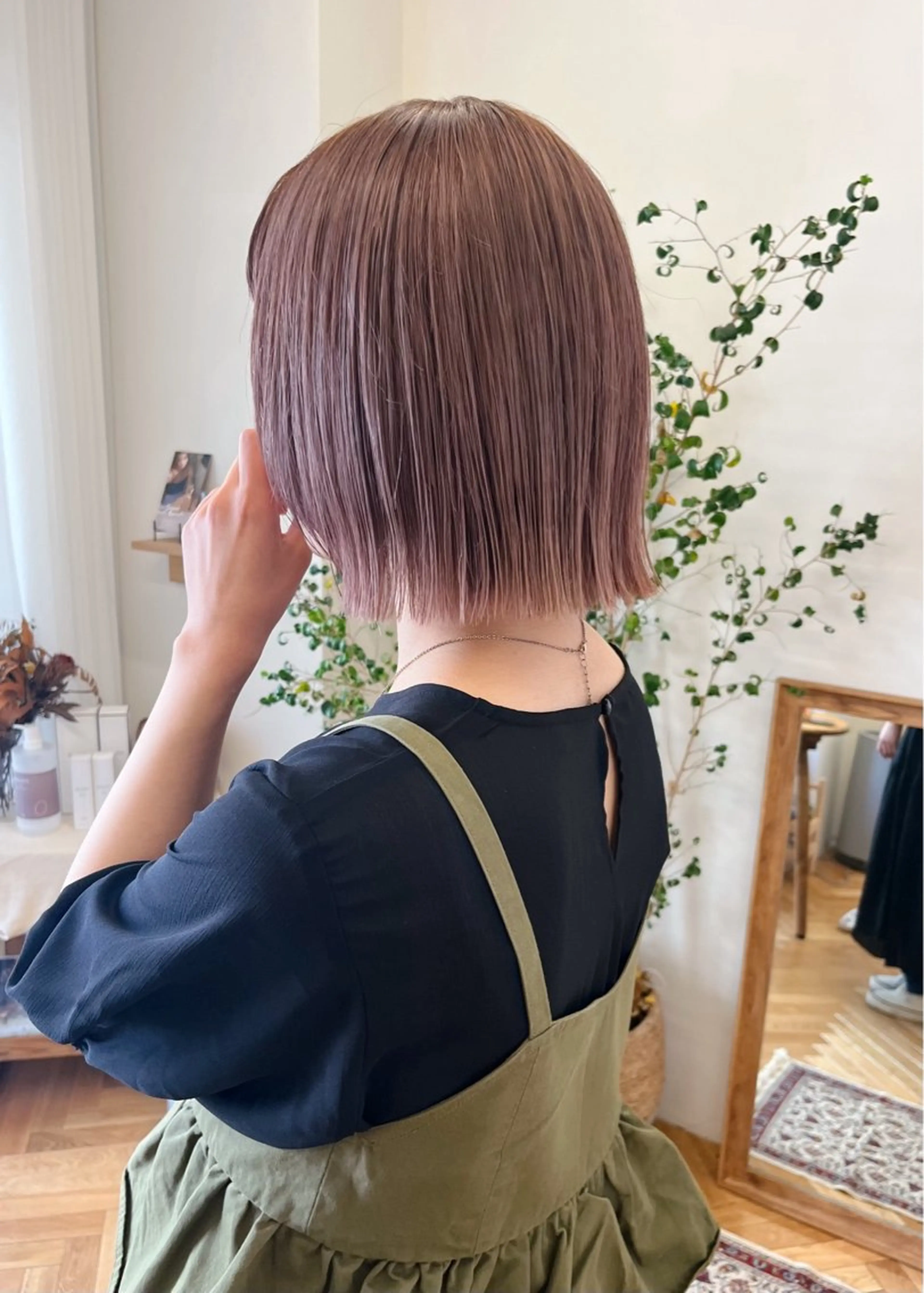 ショート カラー ベージュカラー ブリーチ 透明感カラー グレージュ ハイトーンカラー カット ヘアカラー トリートメント 西山 紗耶香🪽 透明感カラー/ボブのヘアスタイル