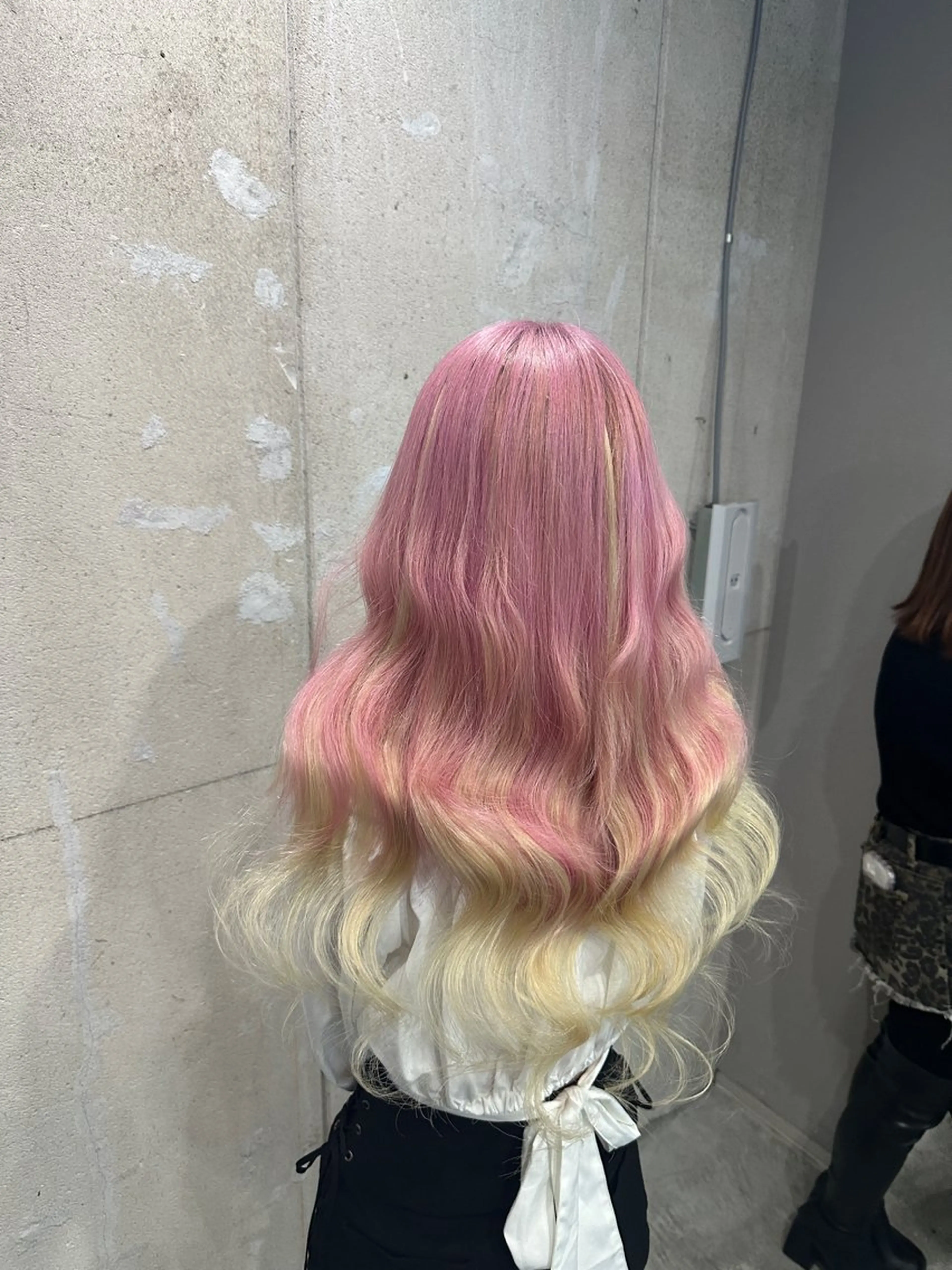 ロング プルエクステ エクステ ハイライト レイヤーカット EDeN Kuutoのヘアスタイル