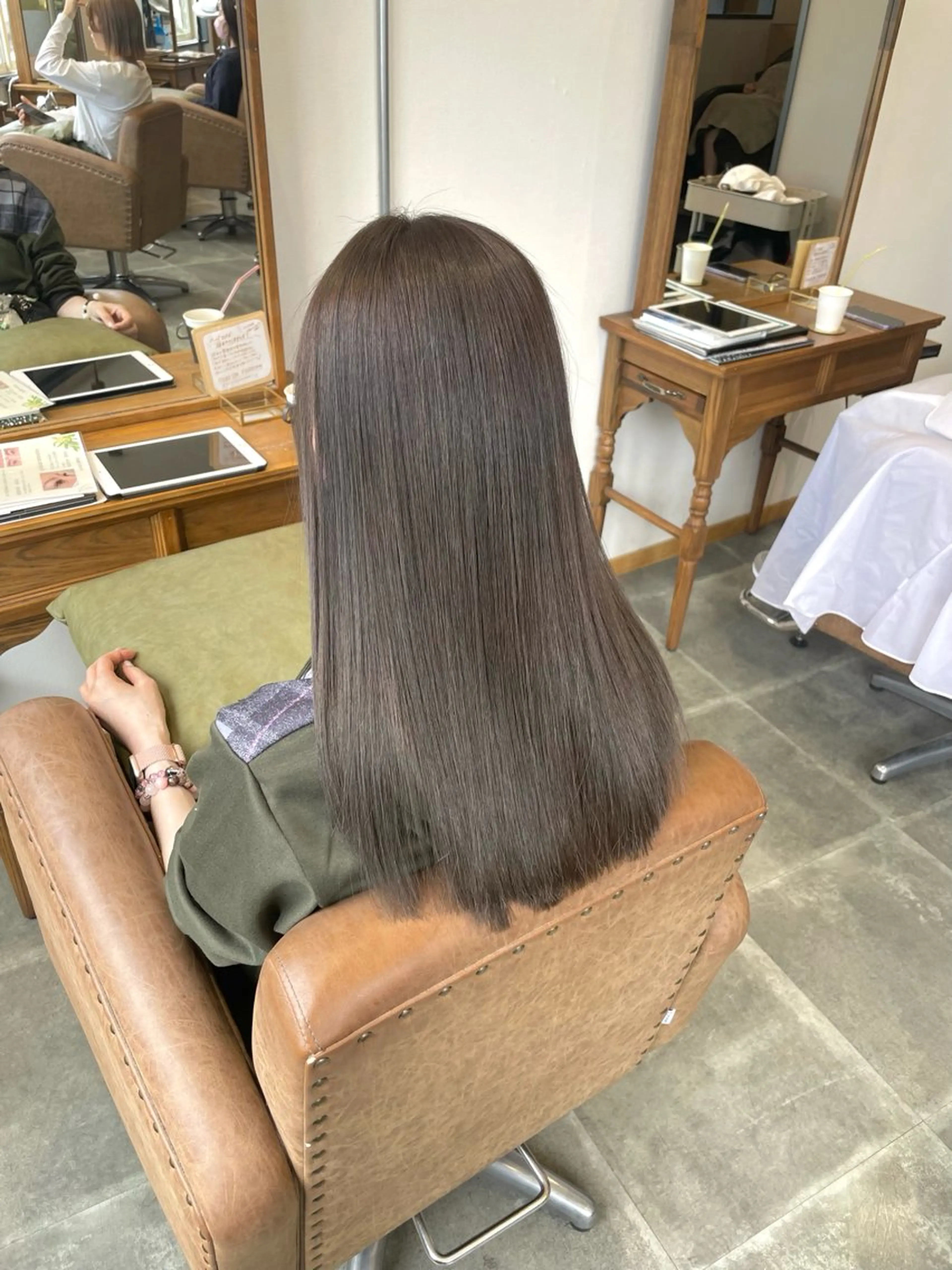 セミロング カラー カット ヘアカラー トリートメント 西村 れいのヘアスタイル