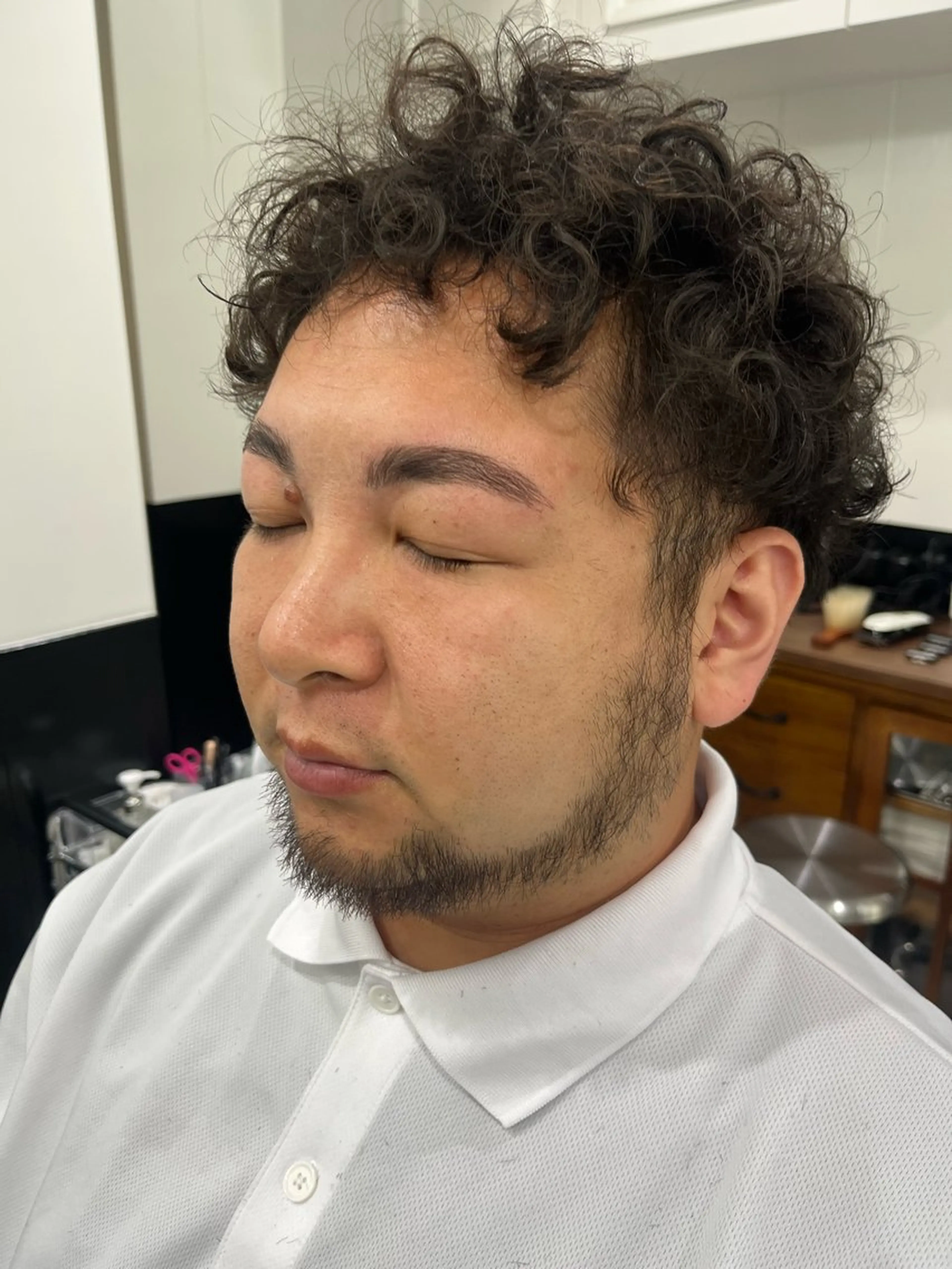 メンズ アイブロウ BARBER MIKI所属・BARBERMIKI メンズアイブロウの眉毛・アイブロウイメージ