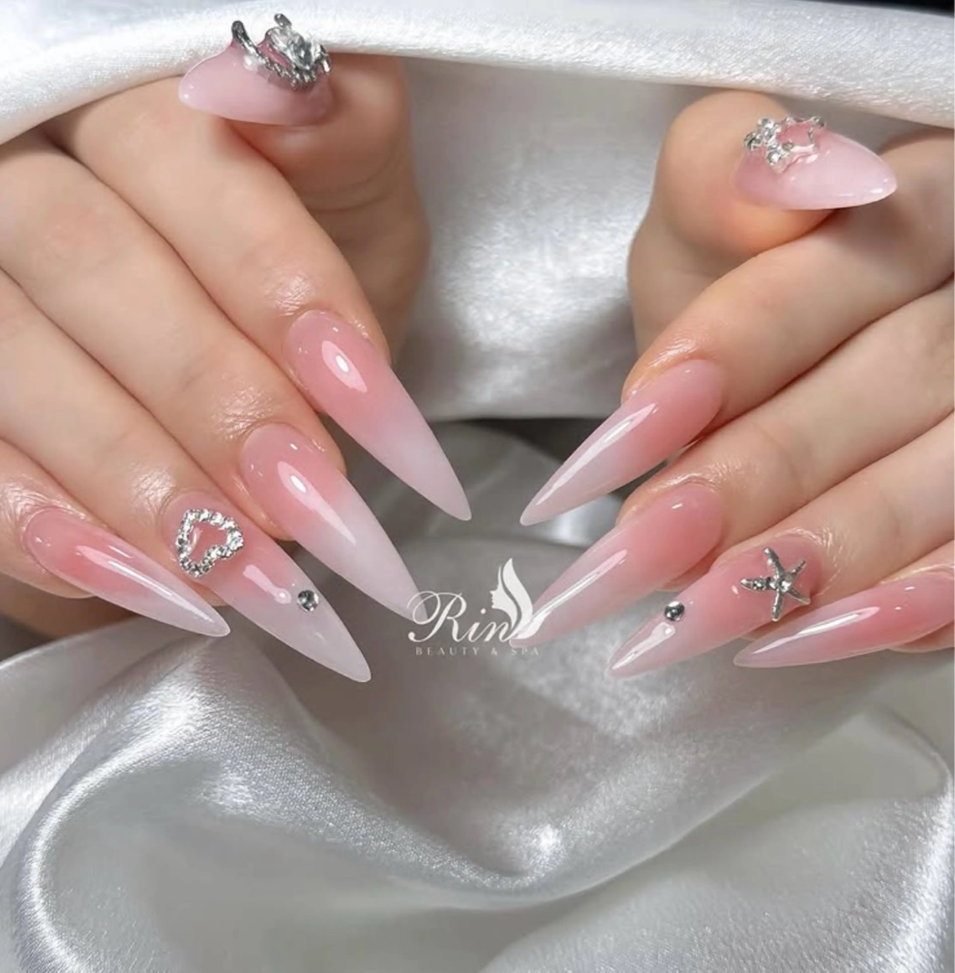 ネイル アートネイル 長さ出し ガーリー 韓国ネイル 持ち込み Rin Nail所属・Emi Nailのネイルデザイン