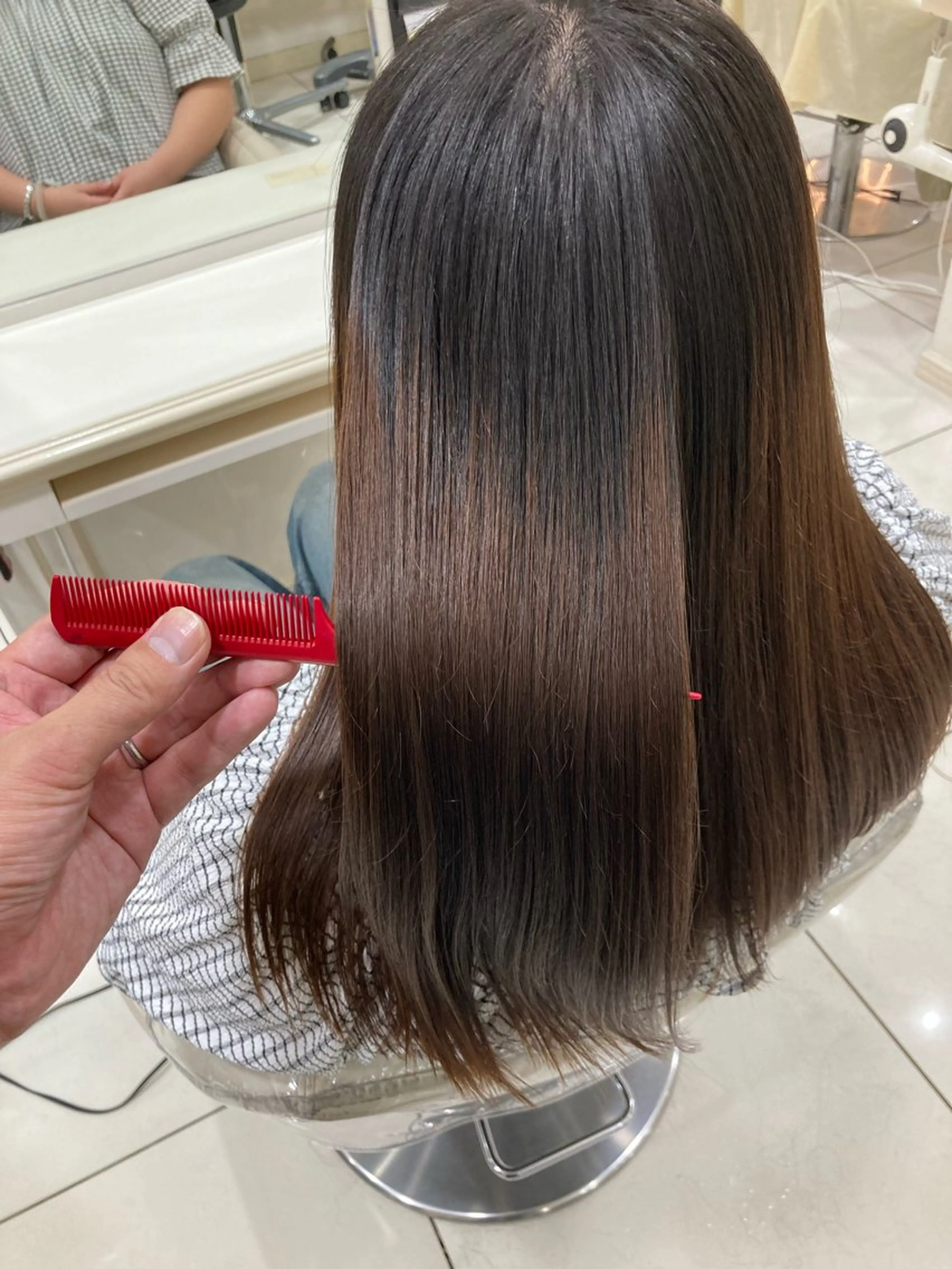 セミロング カット 縮毛矯正 トリートメント 髪質改善 阪口 雄佑のヘアスタイル