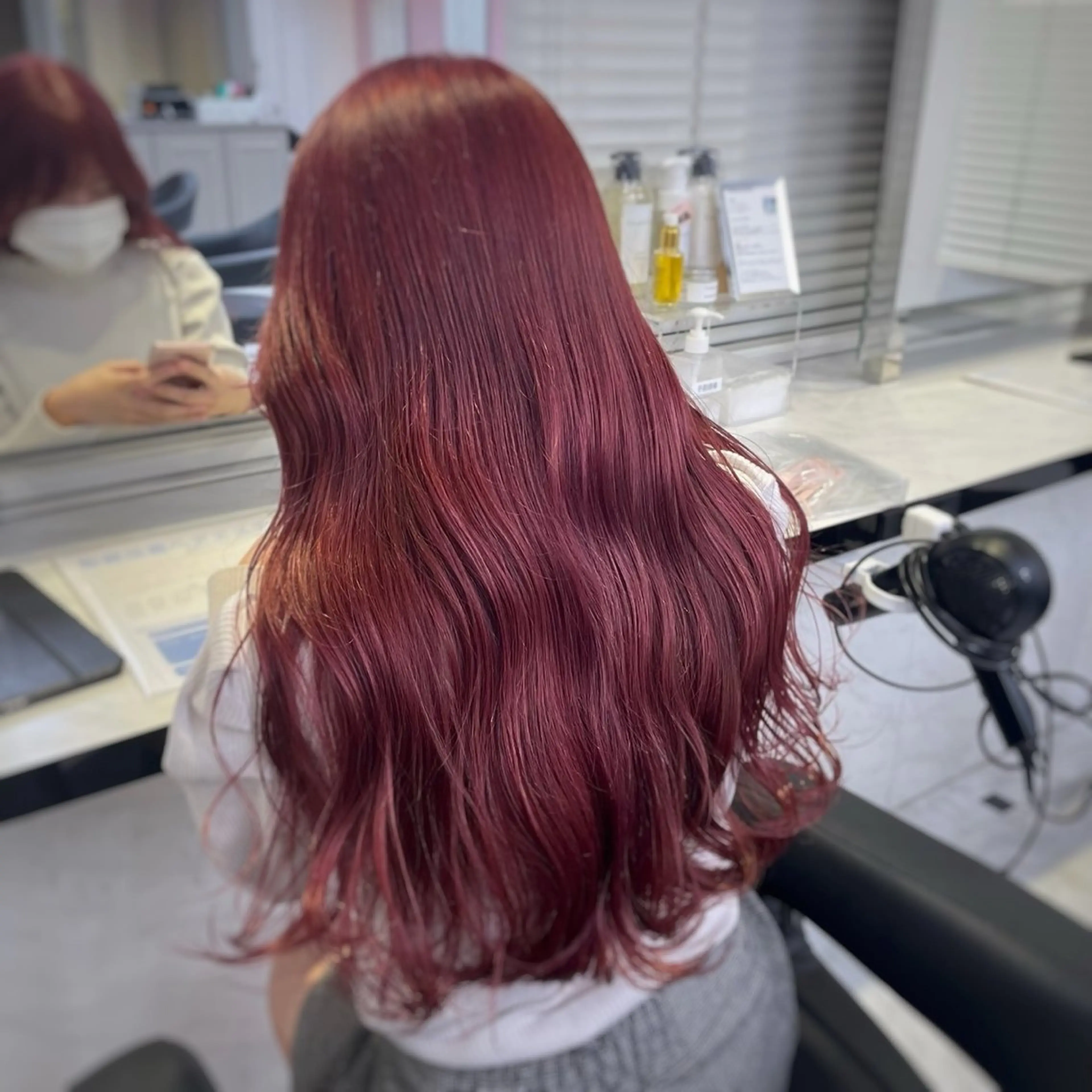 ロング カラー ヘアアレンジ ワインレッド🍒ラベ ンダーKiyokaのヘアスタイル