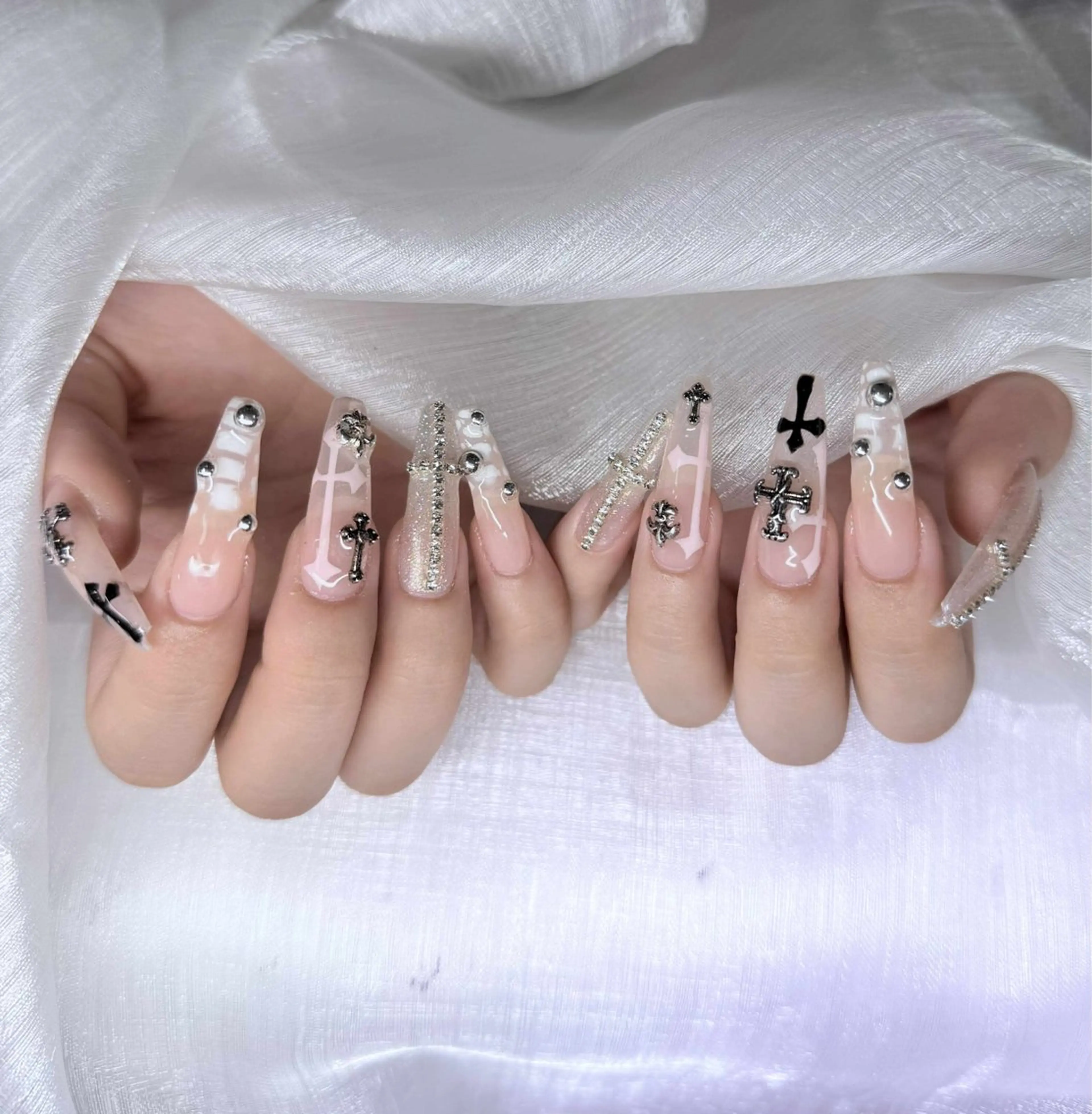 ネイル 長さ出し グラデーション 卒業式 キラキラネイル マグネットネイル ハンドネイル Lee Nailsのネイルデザイン