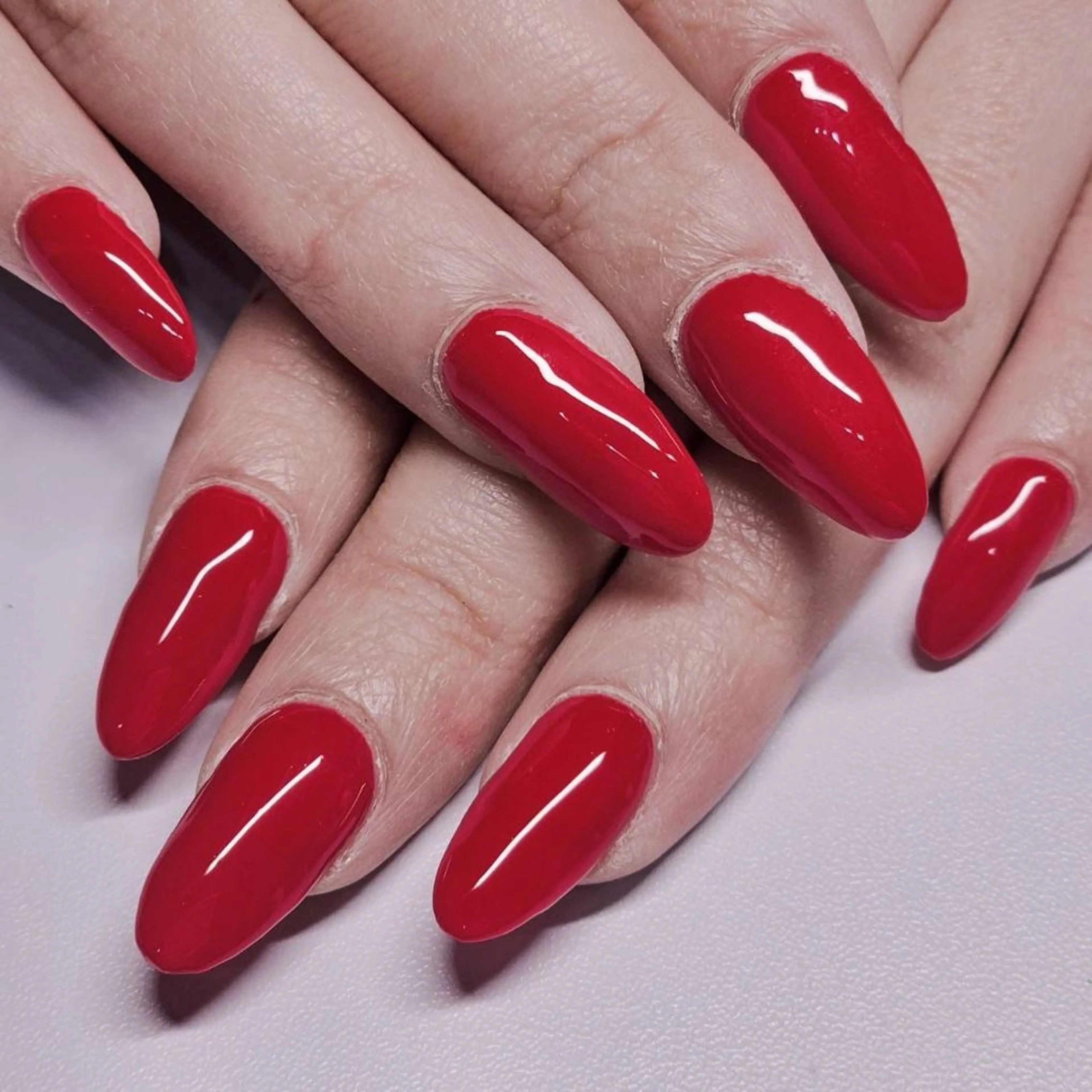 ネイル ワンカラーネイル 赤色 冬ネイル クリスマス ハンドネイル よしだ ひろきのネイルデザイン