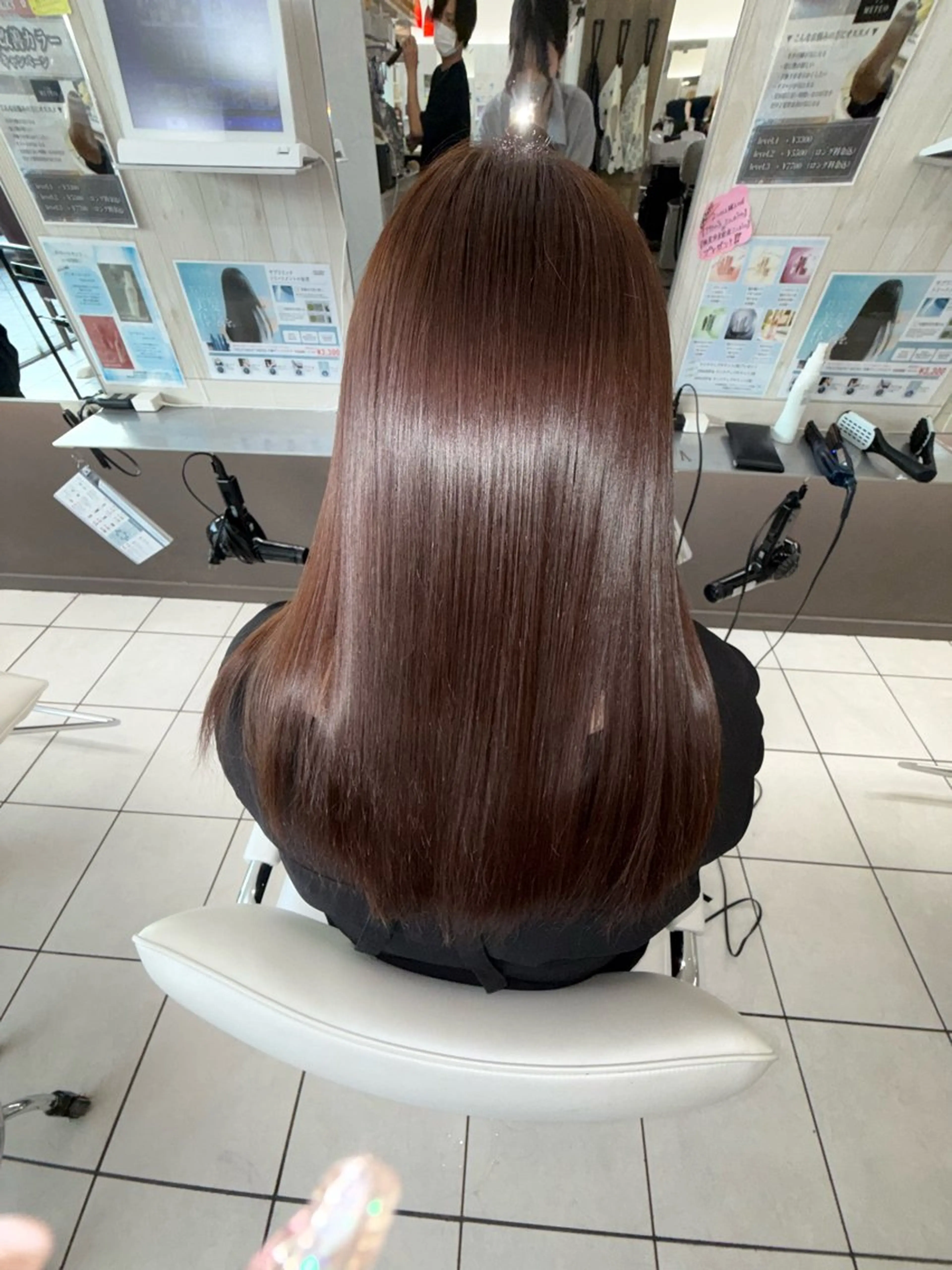 セミロング カット ヘアカラー 白井 音葉のヘアスタイル