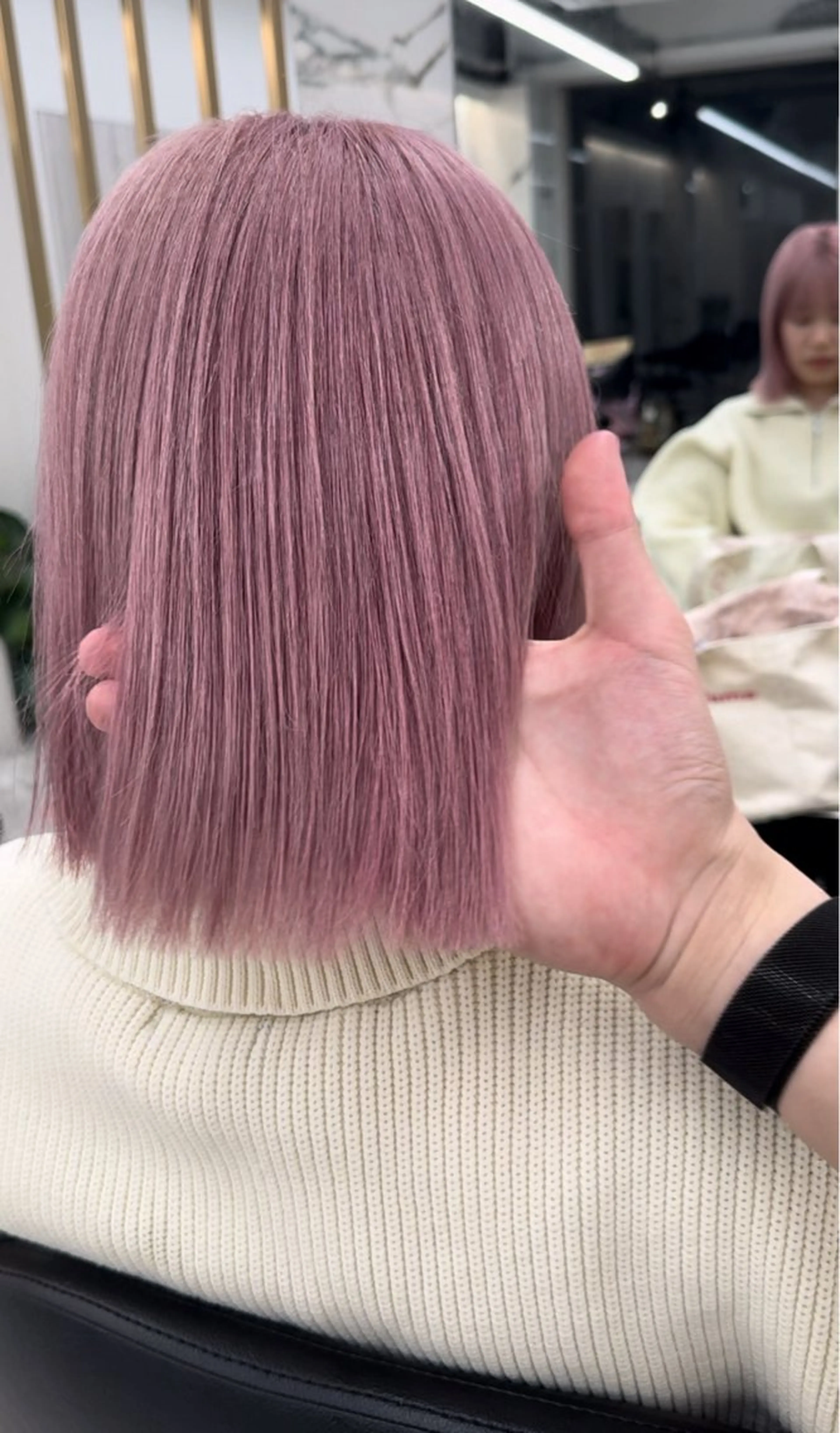 ミディアム カラー ブリーチ ピンクカラー ETOILE所属・レイヤーカット 海老原寛大のヘアスタイル