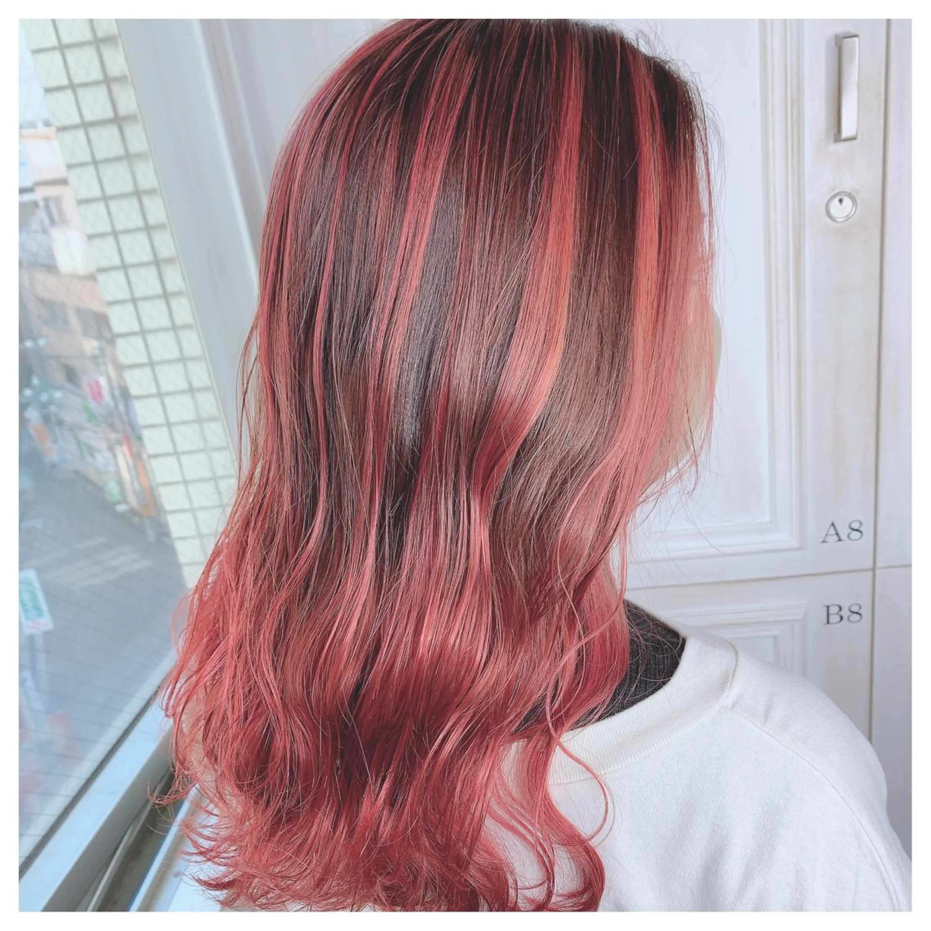 セミロング カラー バレイヤージュ レイヤーカット ヘアカラー 似合わせ/ブリーチ カラー.岡田友仁のヘアスタイル