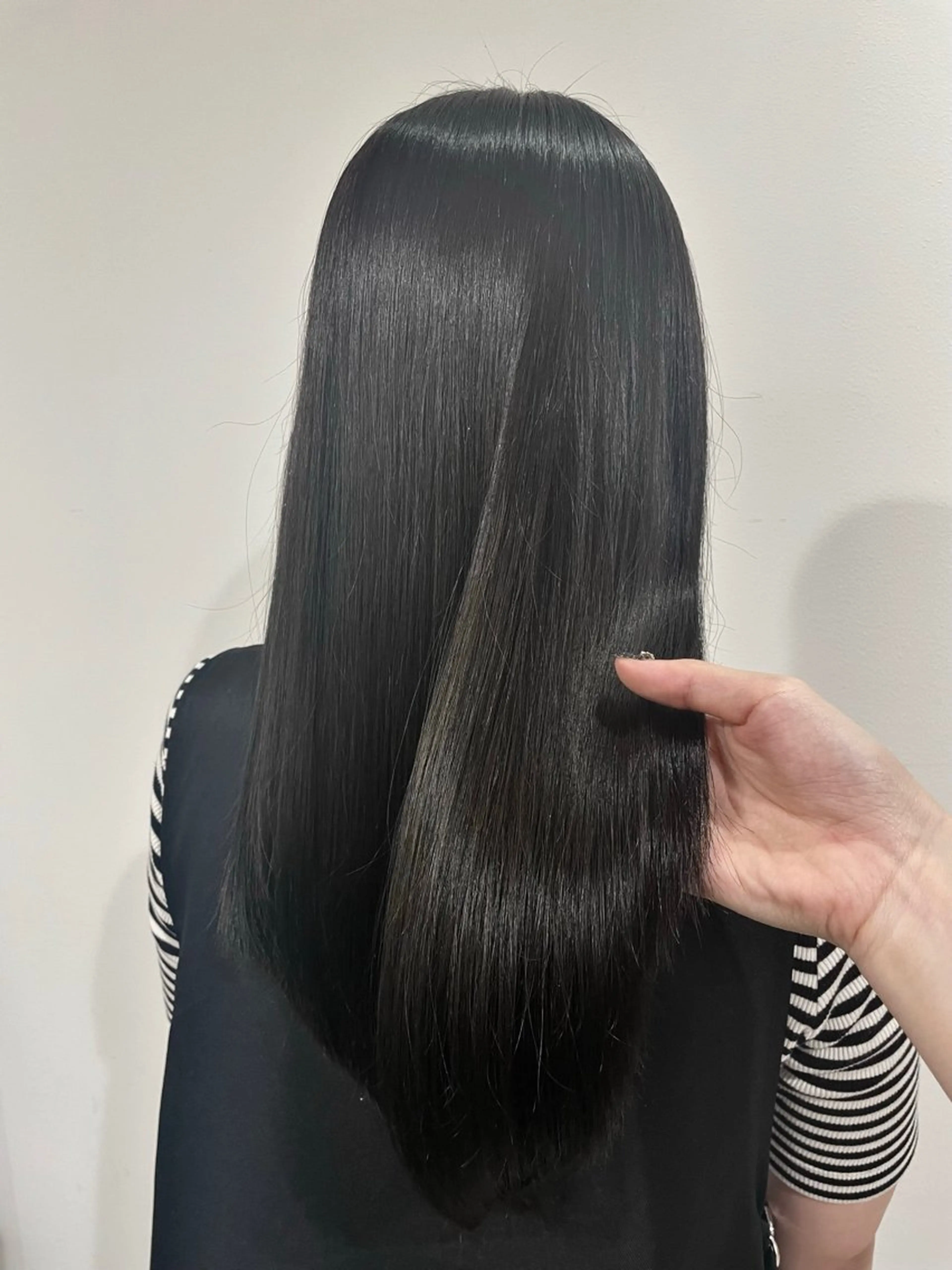ロング カラー 黒髪 ブルーカラー ブルーブラック ヘアカラー merc.谷本 澪のヘアスタイル