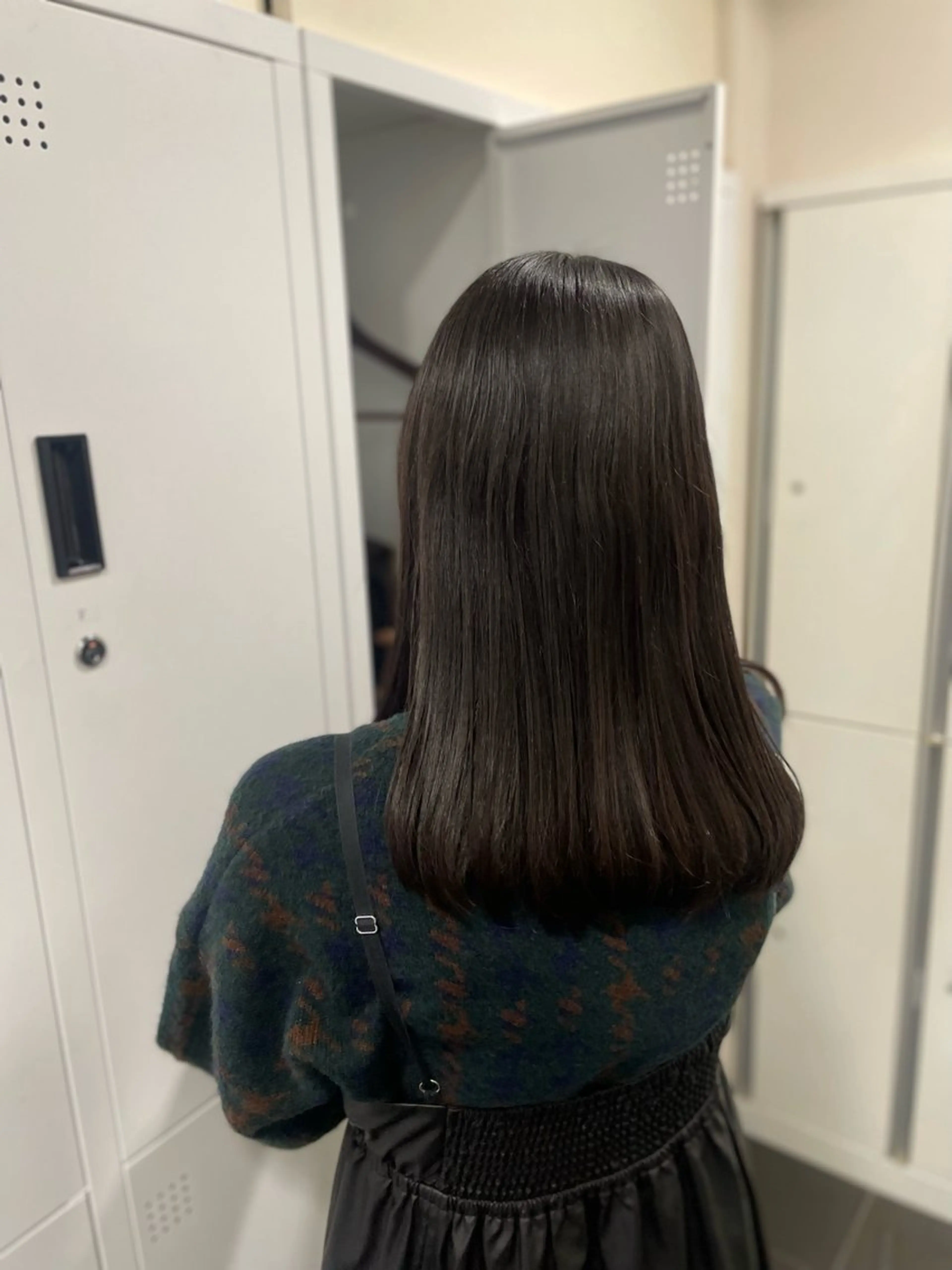 ミディアム レイヤーカット カット ハイトーン/パーソナ ルカラー診断ユキノのヘアスタイル