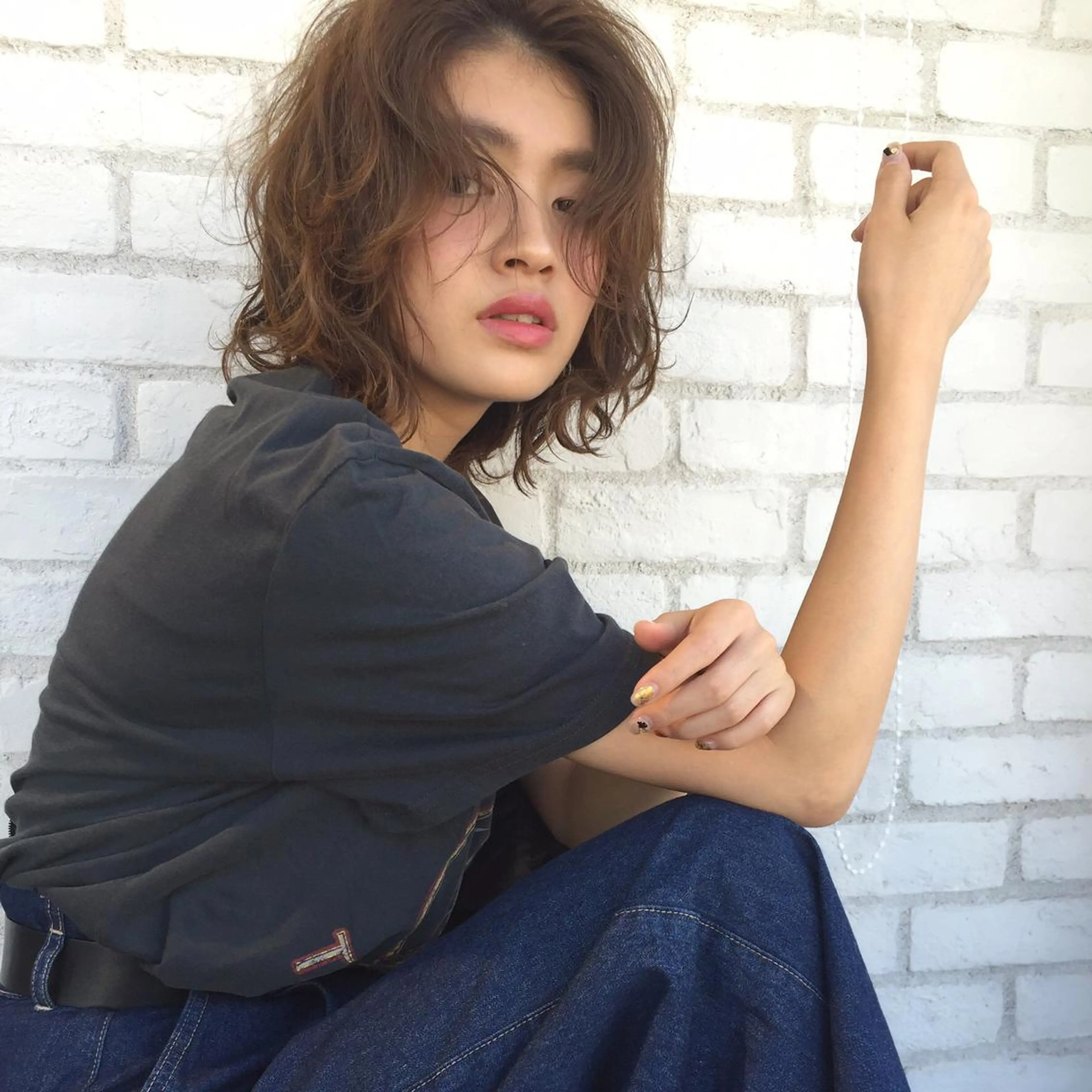 ミディアム ボブ TOMOYAレイヤー ブリーチ縮毛矯正のヘアスタイル