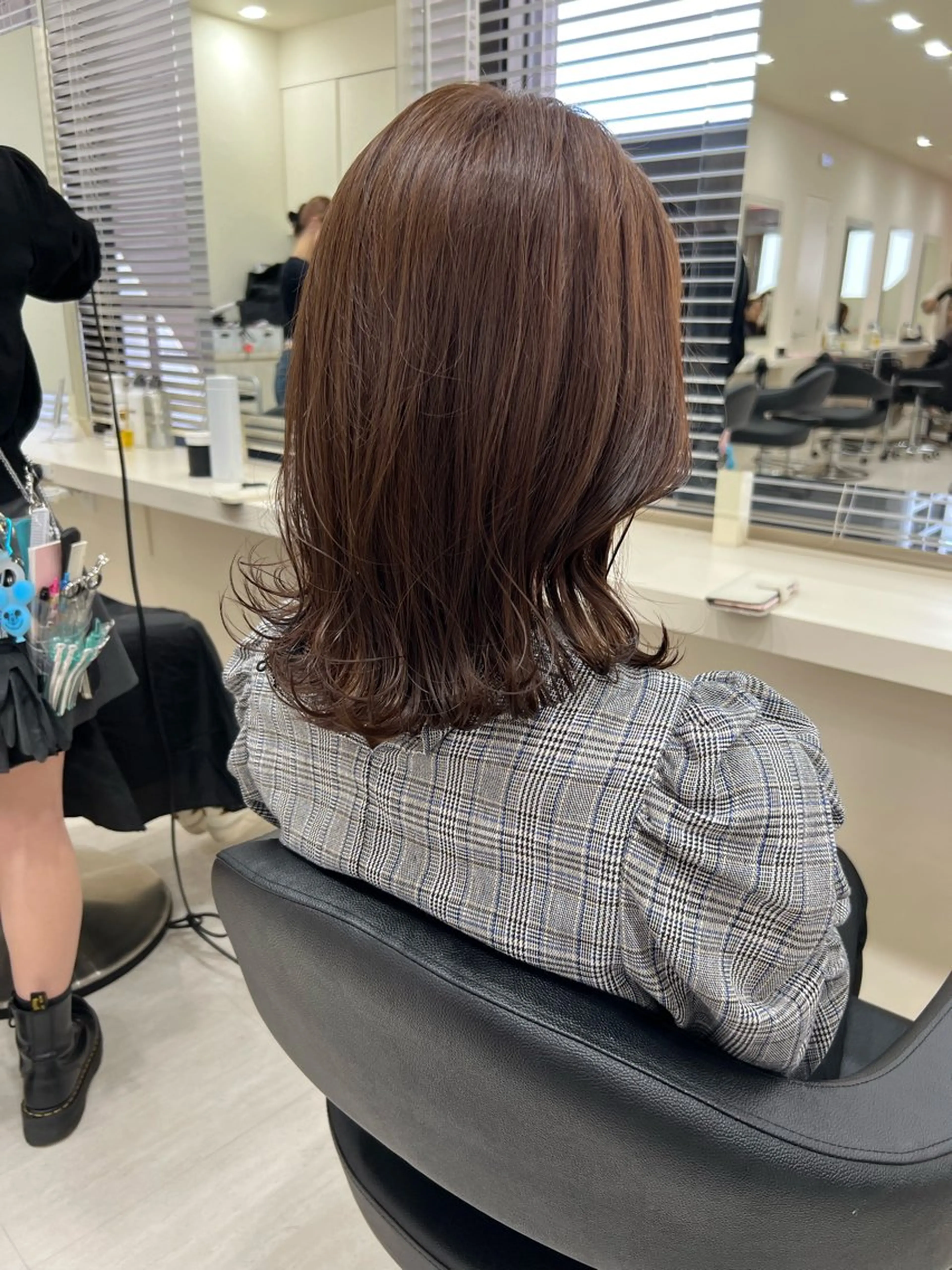 ミディアム カット ヘアカラー メンズレディース お任せください伊織のヘアスタイル