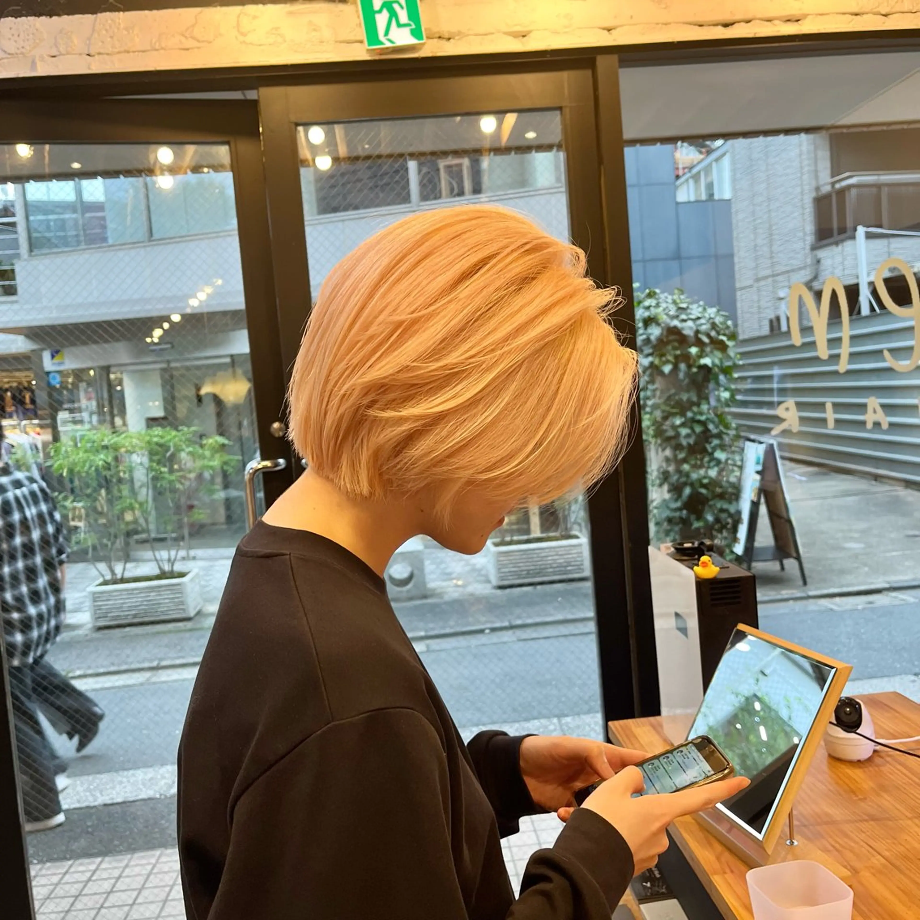 ショート カラー GO TODAY SHAiRE SALON 原宿本店所属・ブリーチ/レイヤー ハッシュカット/河内のヘアスタイル