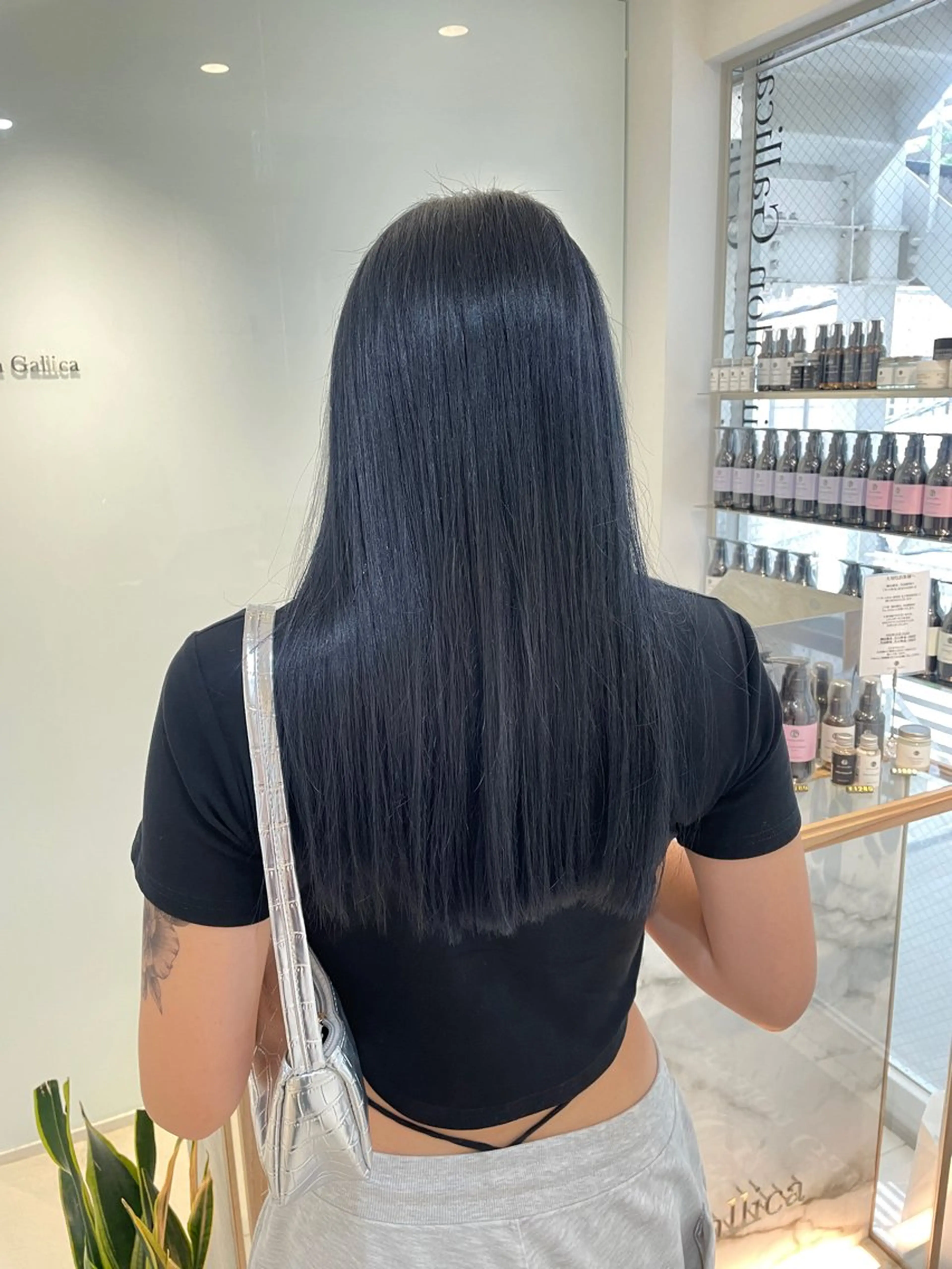 ロング カラー ヘアアレンジ 黒髪 ブルーカラー ブルーブラック ヘアカラー トリートメント ヘッドスパ ヘアセット 艶髪✨寒色カラー✨ 翁長孝輔のヘアスタイル