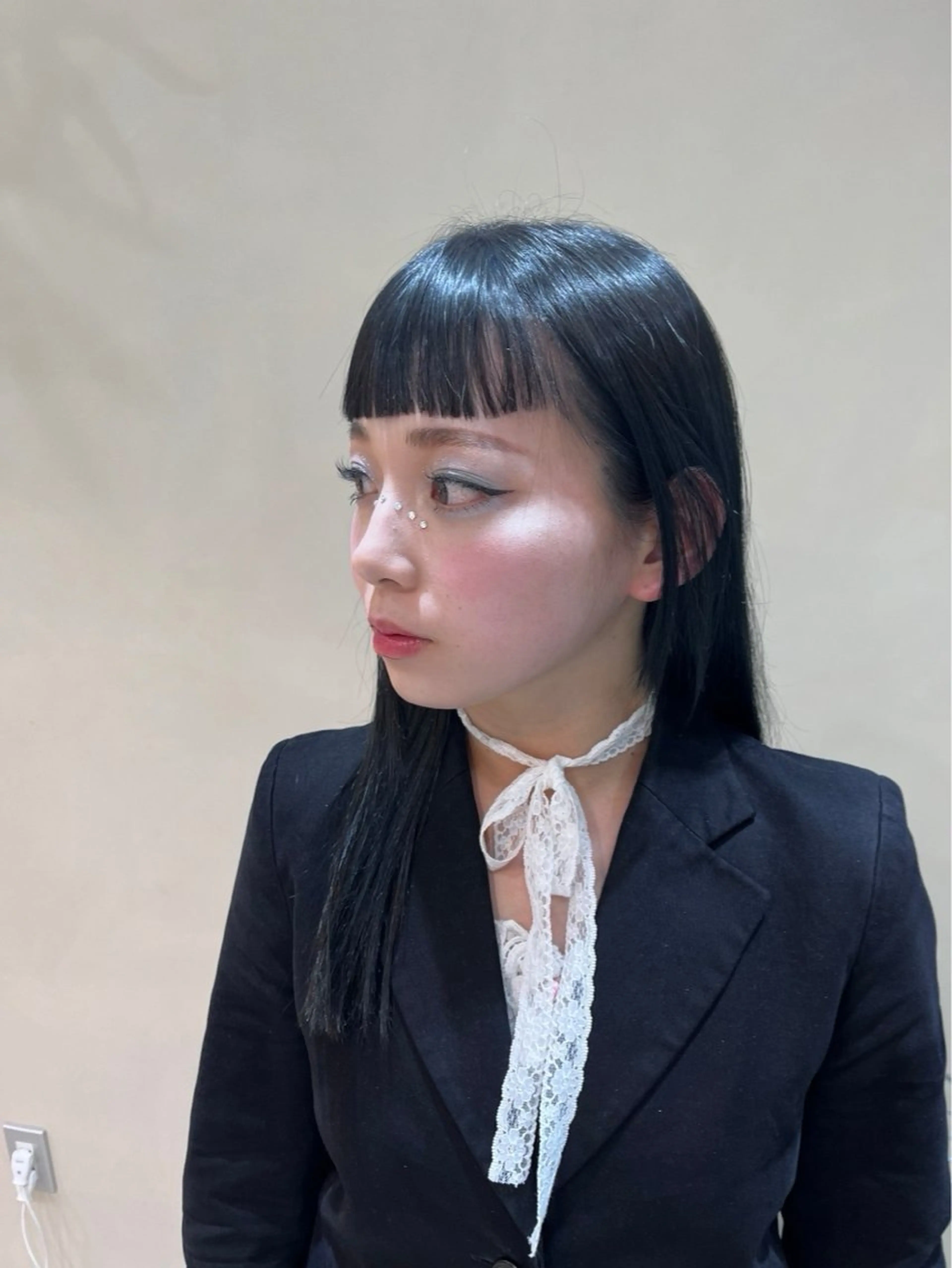 ロング カラー ブリーチ 阪本 安里のヘアスタイル