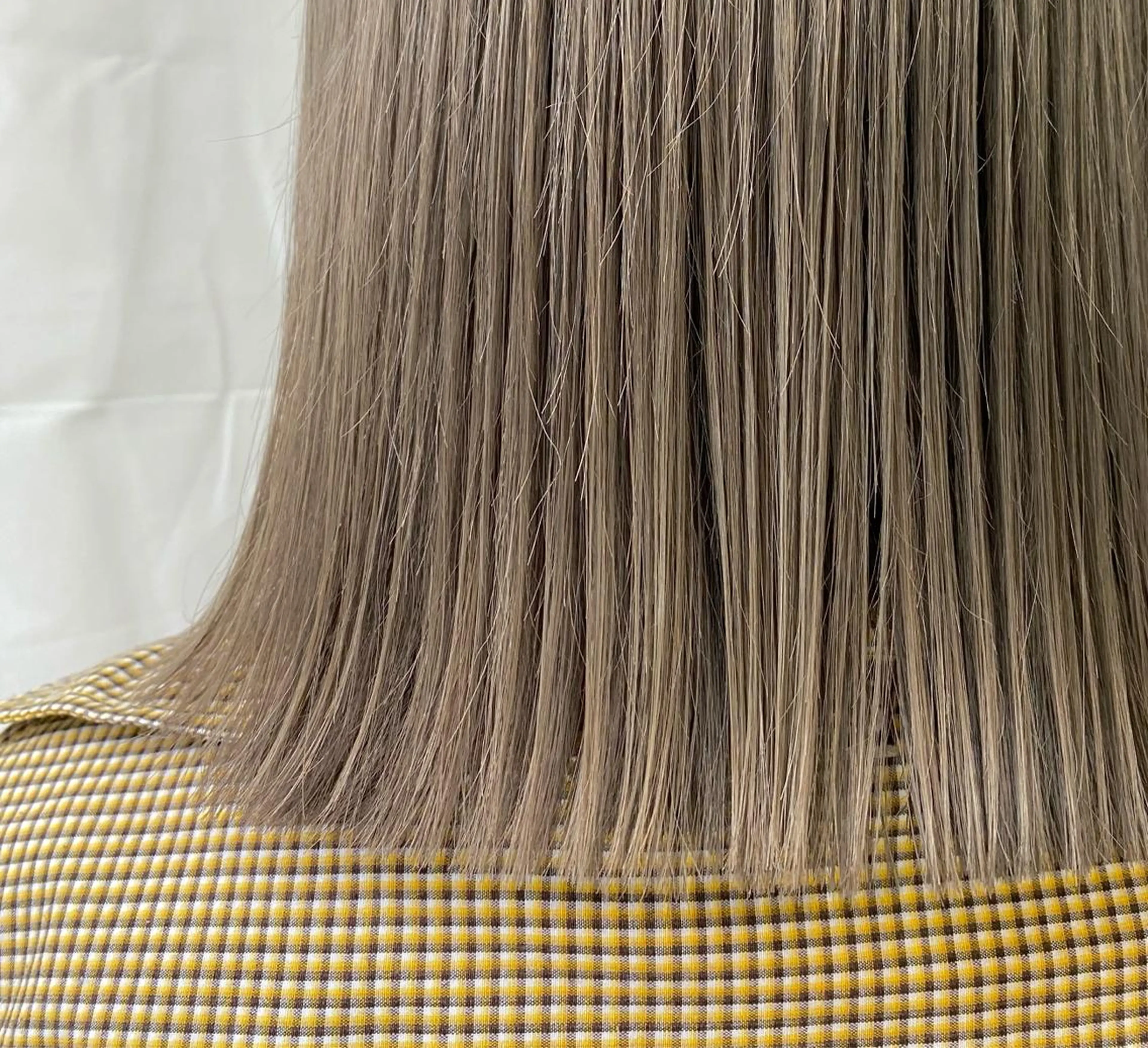 ミディアム カラー ベージュカラー ミルクティーベージュ カット ヘアカラー Piaコータロー ハイトーン&ボブのヘアスタイル