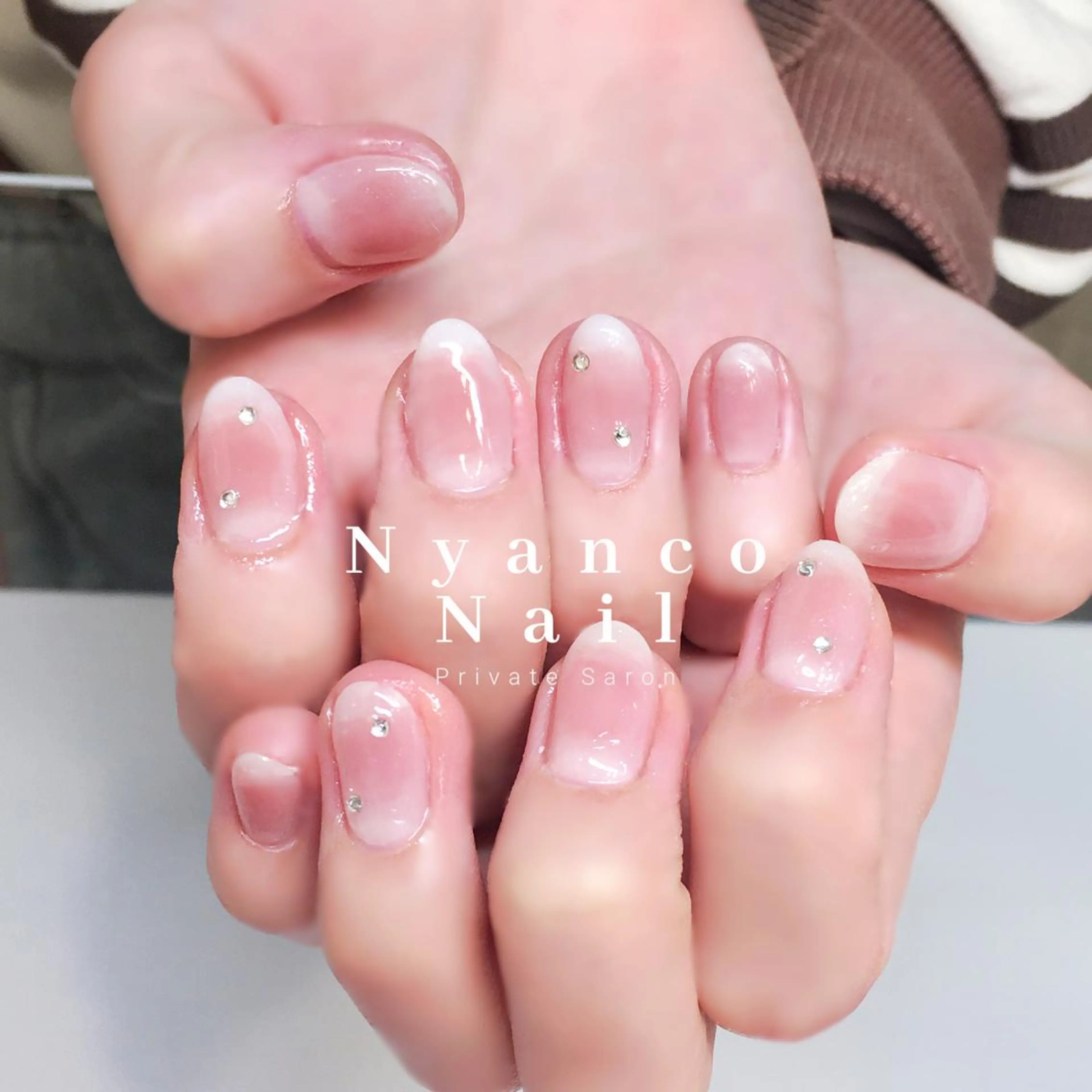 ネイル チークネイル ジェルネイル オフィスネイル 夏ネイル ワンホンネイル Nyanco Nailのネイルデザイン