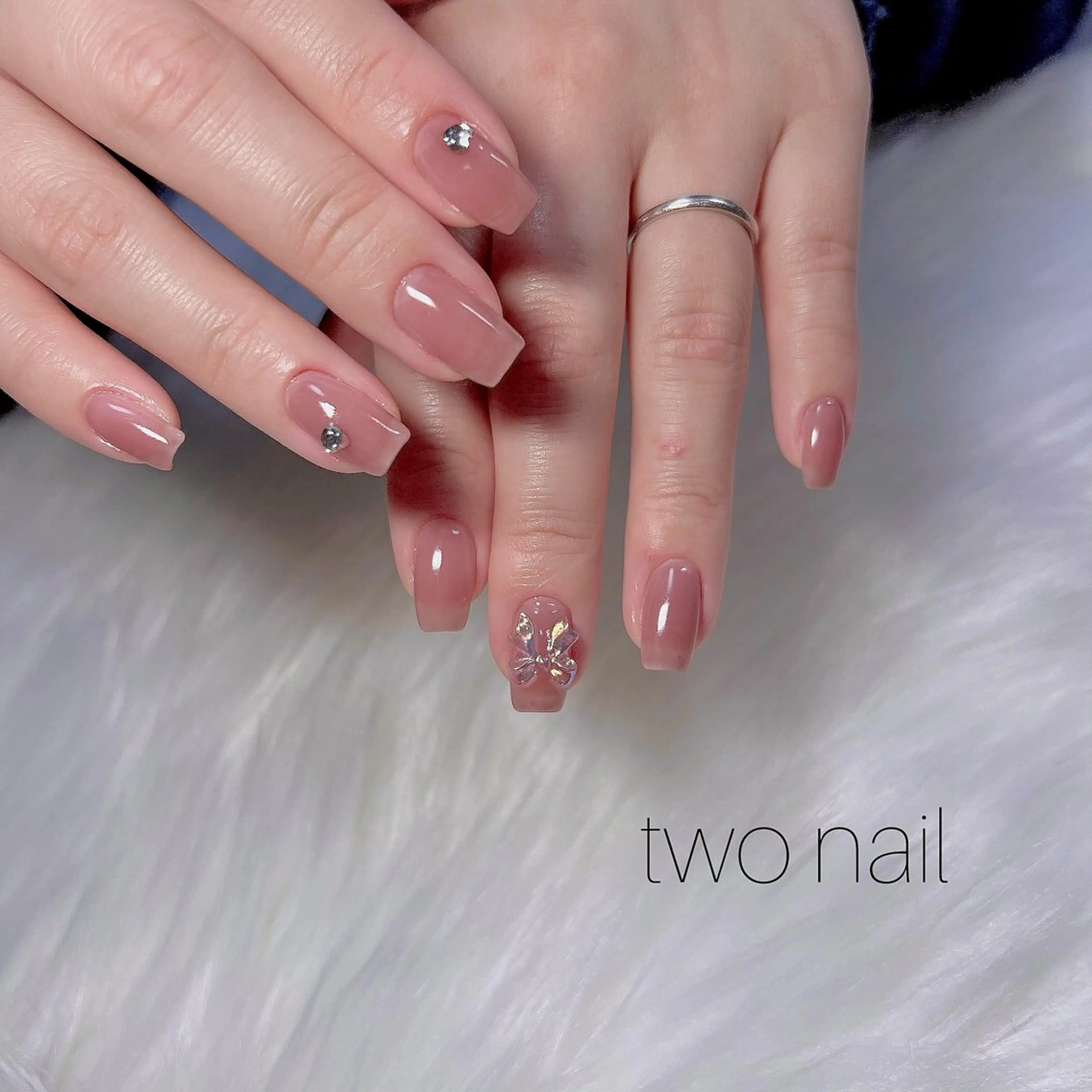 ネイル ブラウン ネイルチップ ホワイト ハンドネイル two nailのネイルデザイン