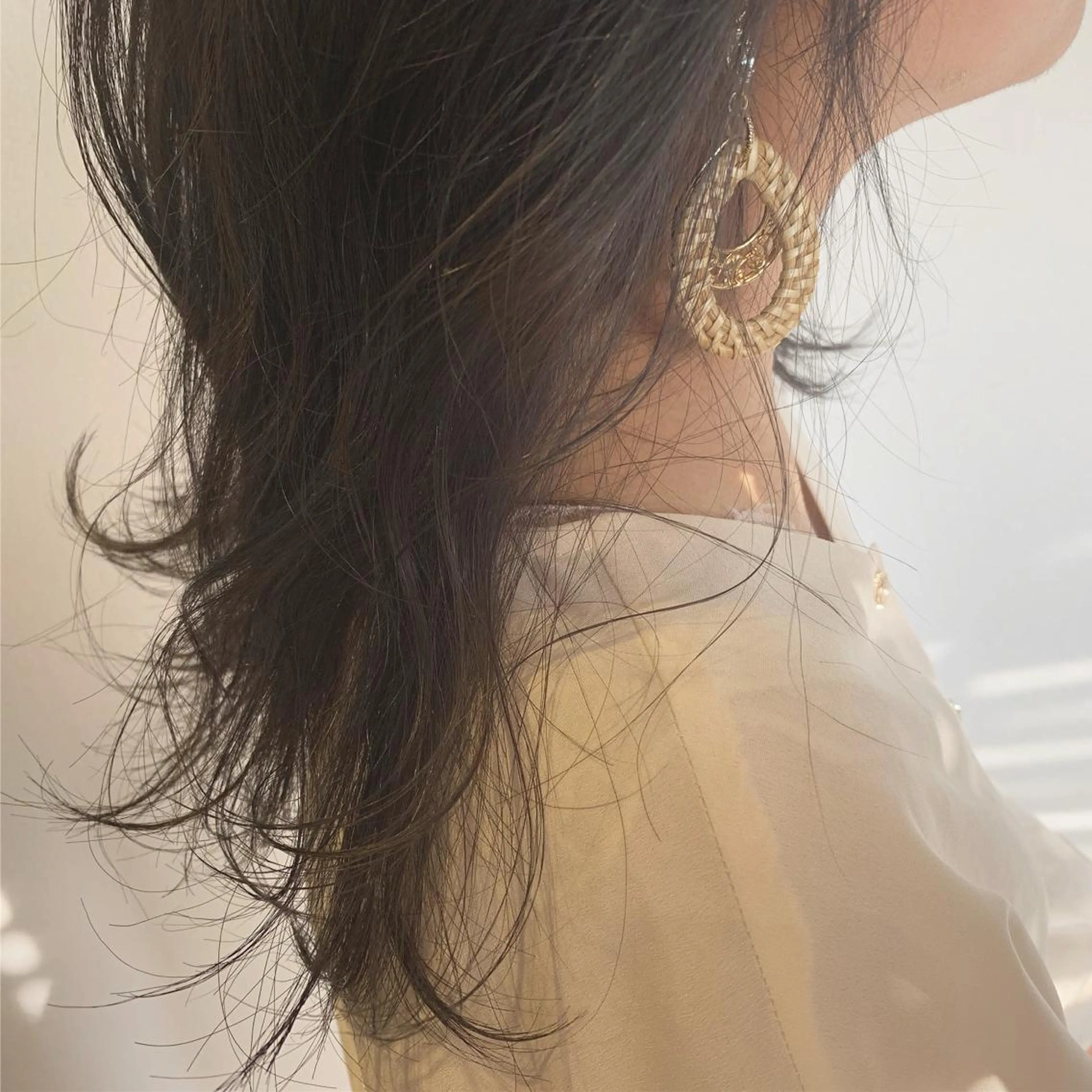 セミロング カラー ブリーチ グレージュ カット ヘアカラー トリートメント 【Uneユヌ】菊地 春那のヘアスタイル