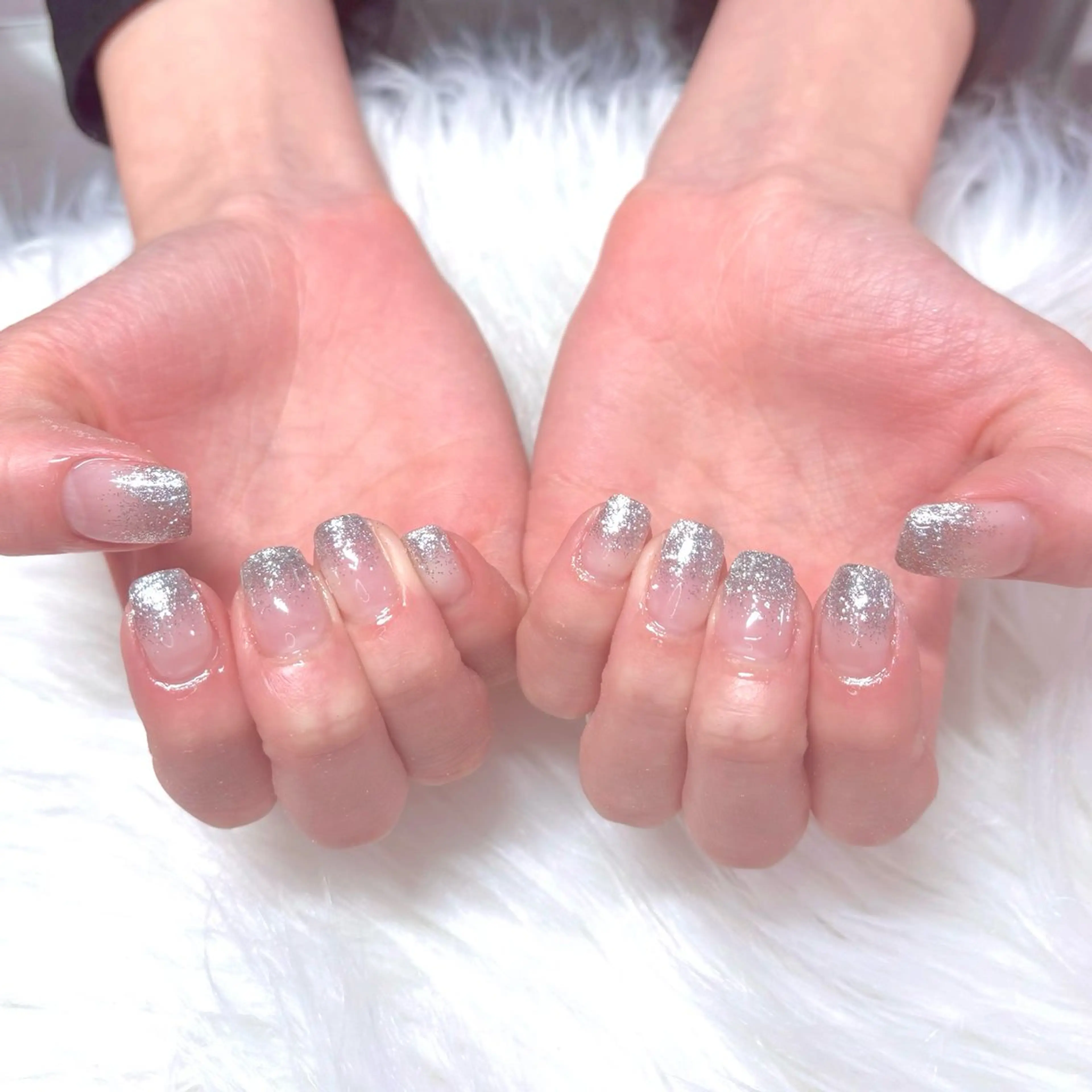 ネイル グラデーション キラキラネイル ラメ(グリッター) ラメグラデーション シルバー ハンドネイル Noix nailのネイルデザイン