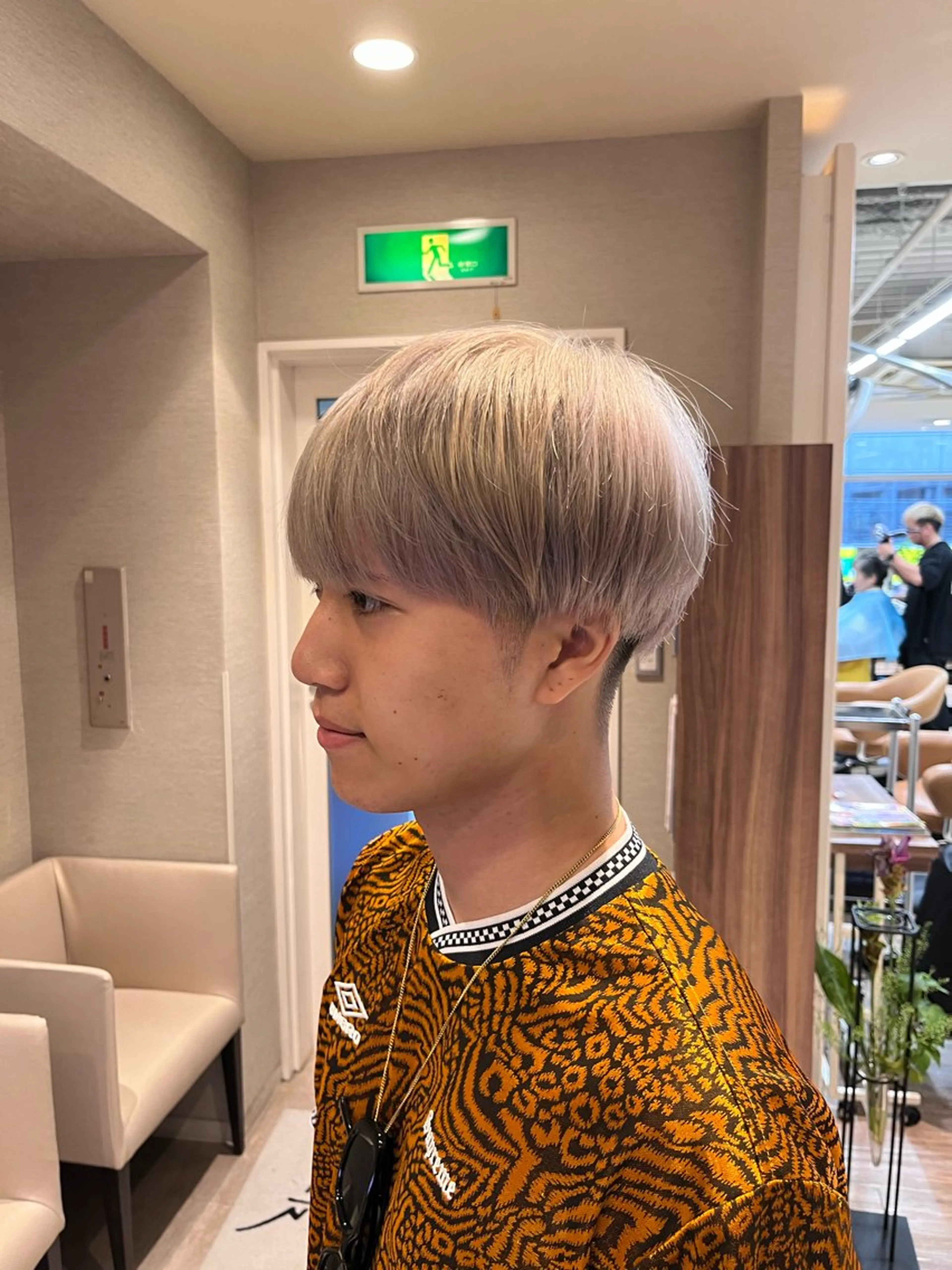 ショート カラー メンズ メンズブリーチ メンズハイトーン マッシュ ブリーチ ハイトーンカラー dogstar小林諒 レイヤー/パーマのヘアスタイル