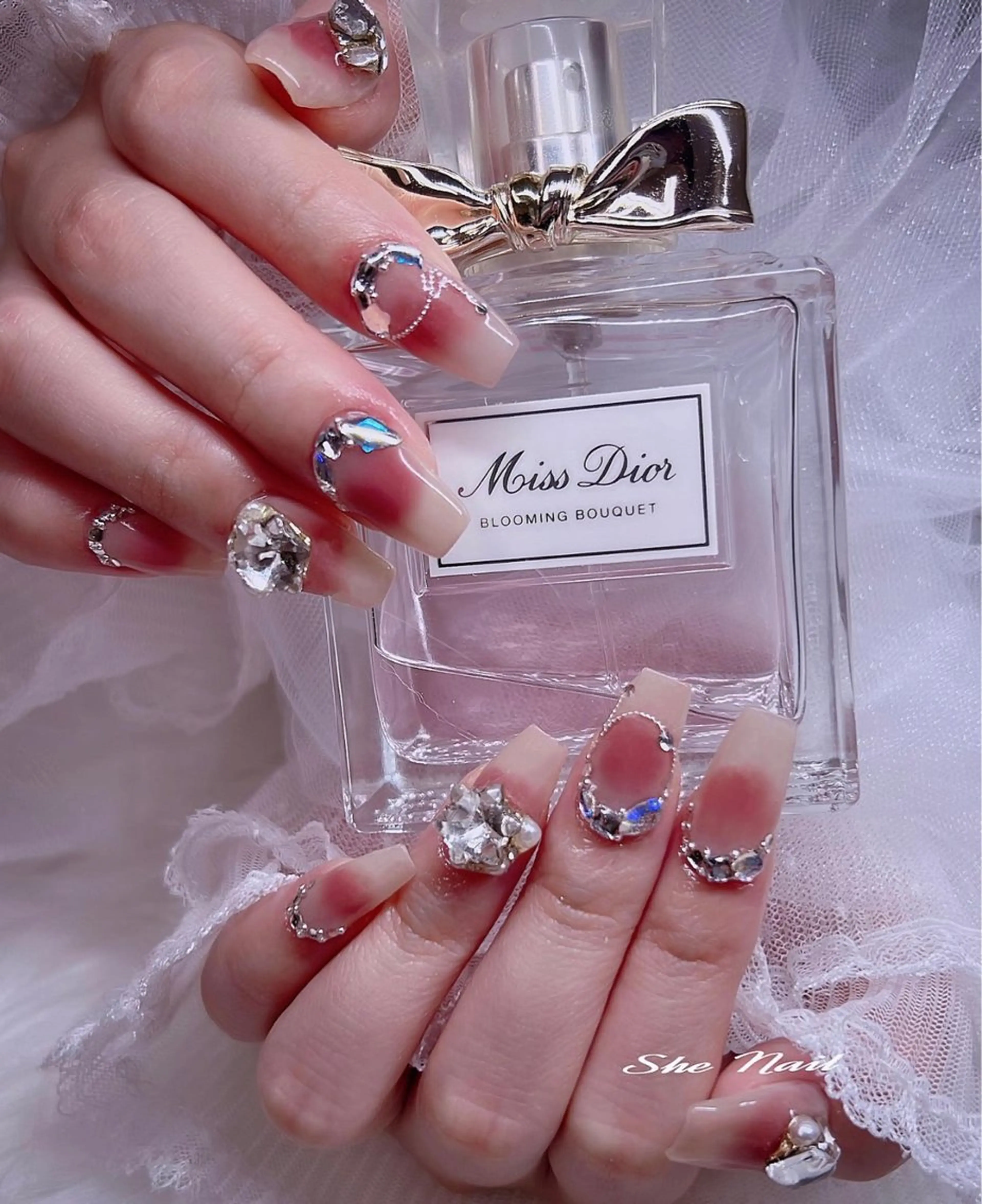 ネイル チークネイル 長さ出し フレンチネイル ガラスフレンチ キラキラネイル She Nail所属・ISA_ BELLAのネイルデザイン