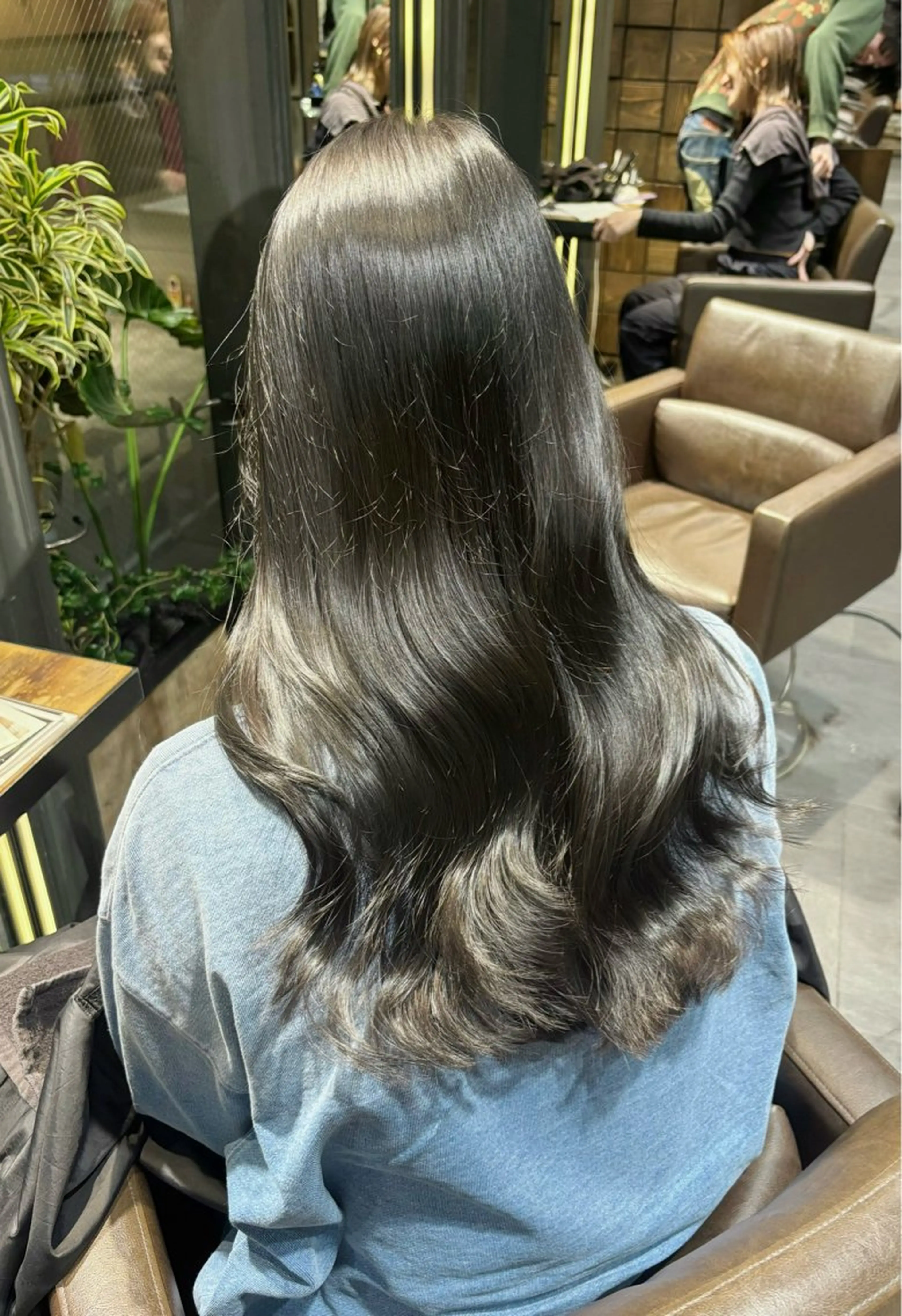 ロング アッシュ アッシュグレー レイヤーカット カット ヘアカラー MINX 銀座店所属・MINXginza タイラミユネのヘアスタイル