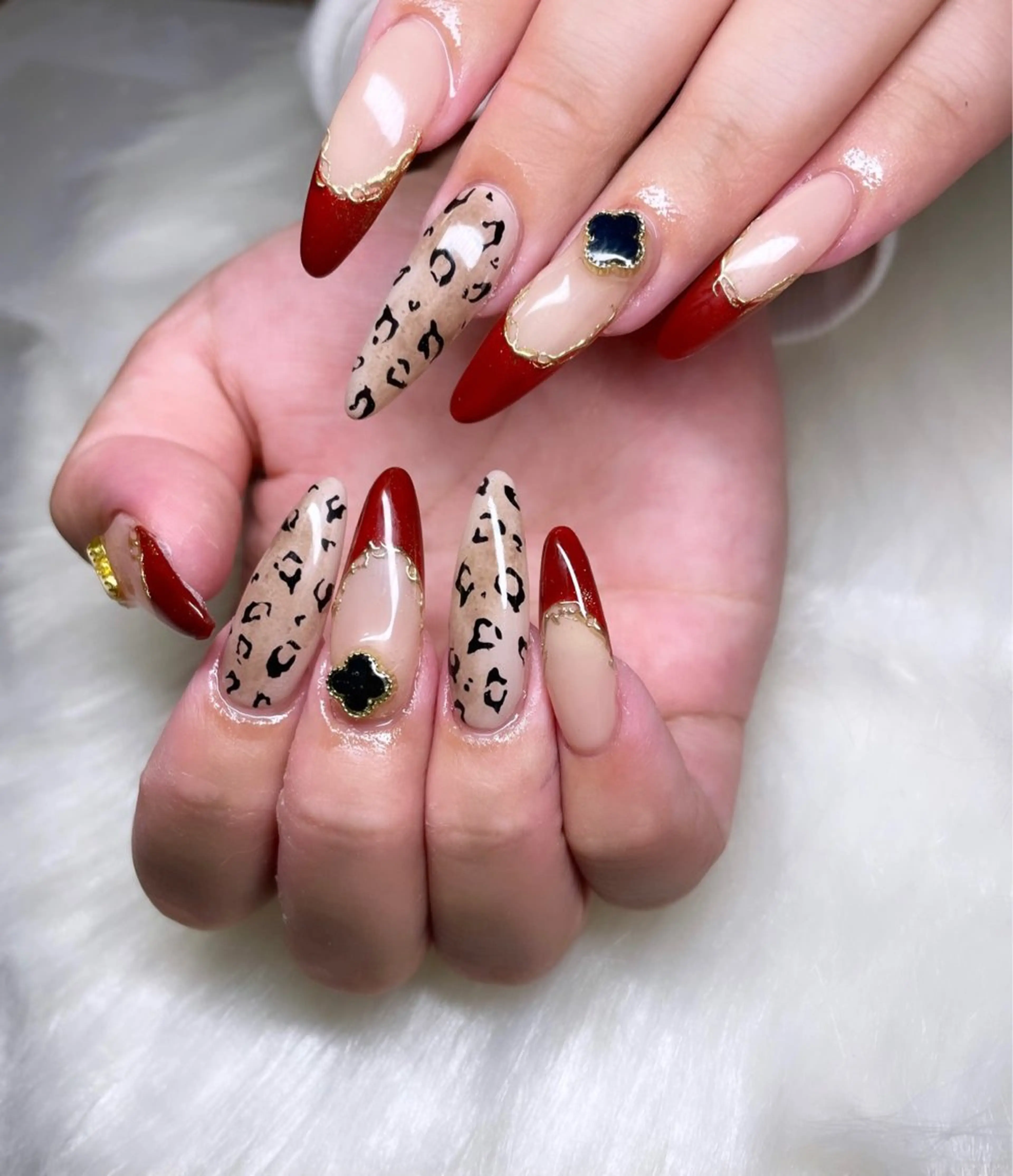 ネイル アニマル柄 成人式 フットネイル フレンチネイル ジェルネイル ハンドネイル nail salon fee（フィー）のネイルデザイン