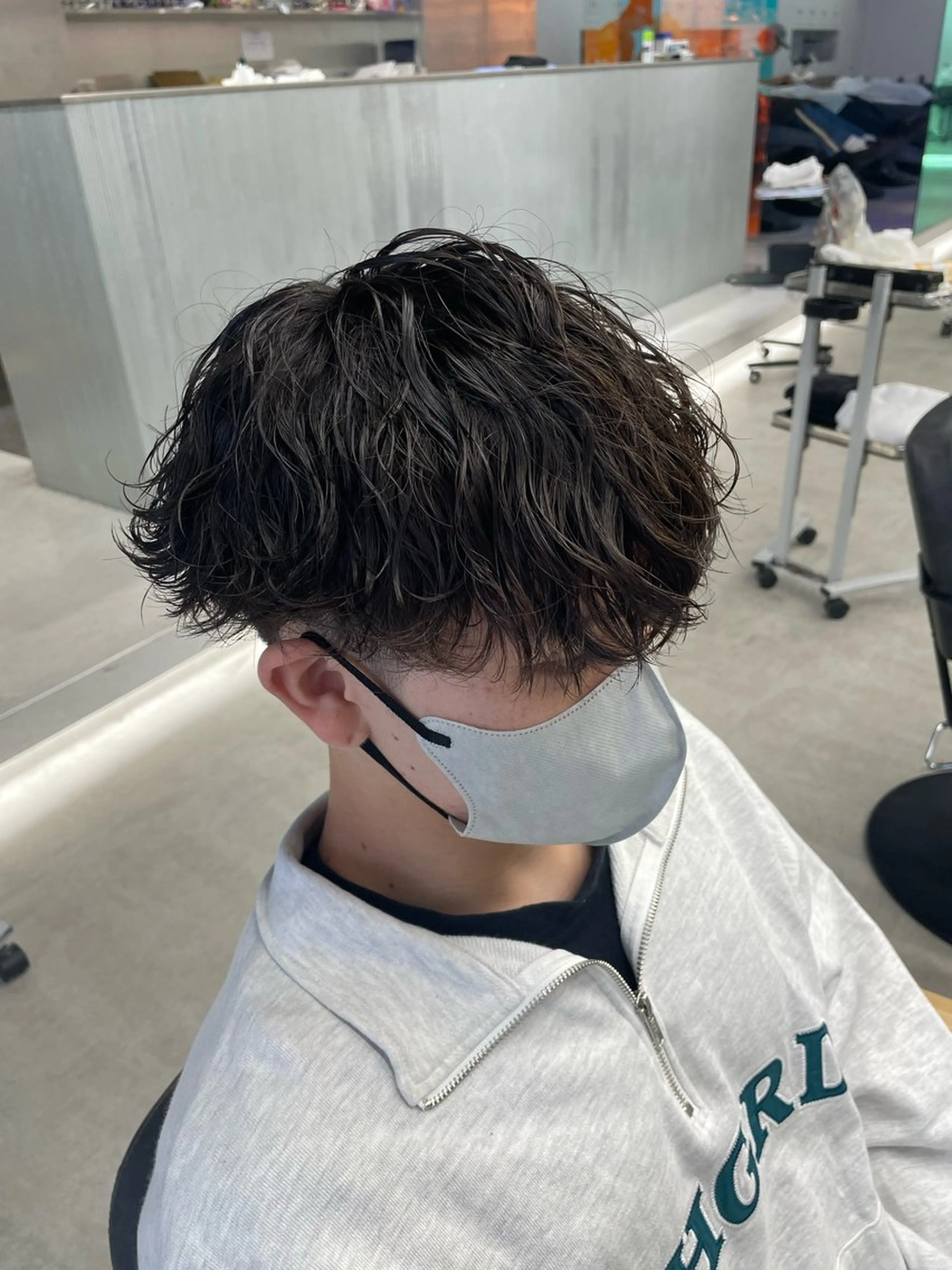 ショート パーマ メンズ メンズメッシュ メンズパーマ メンズツイストパーマ 波巻きパーマ スパイラルパーマ カラーモデル⚡️ REONのヘアスタイル