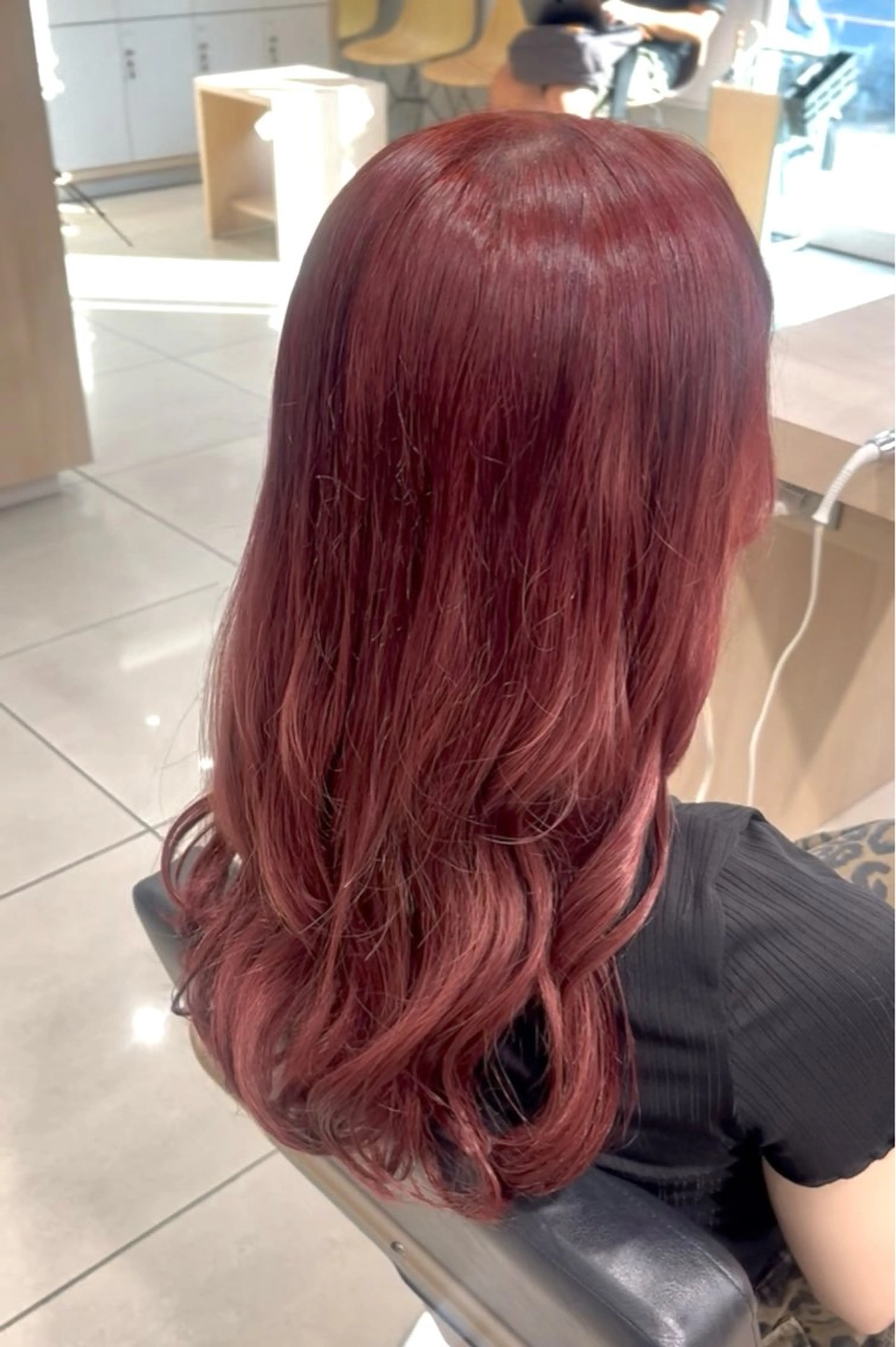 ロング カラー ブリーチ ケアブリーチ カシス ダブルカラー ブリーチなしカラー カット ヘアカラー 巖本 真希のヘアスタイル