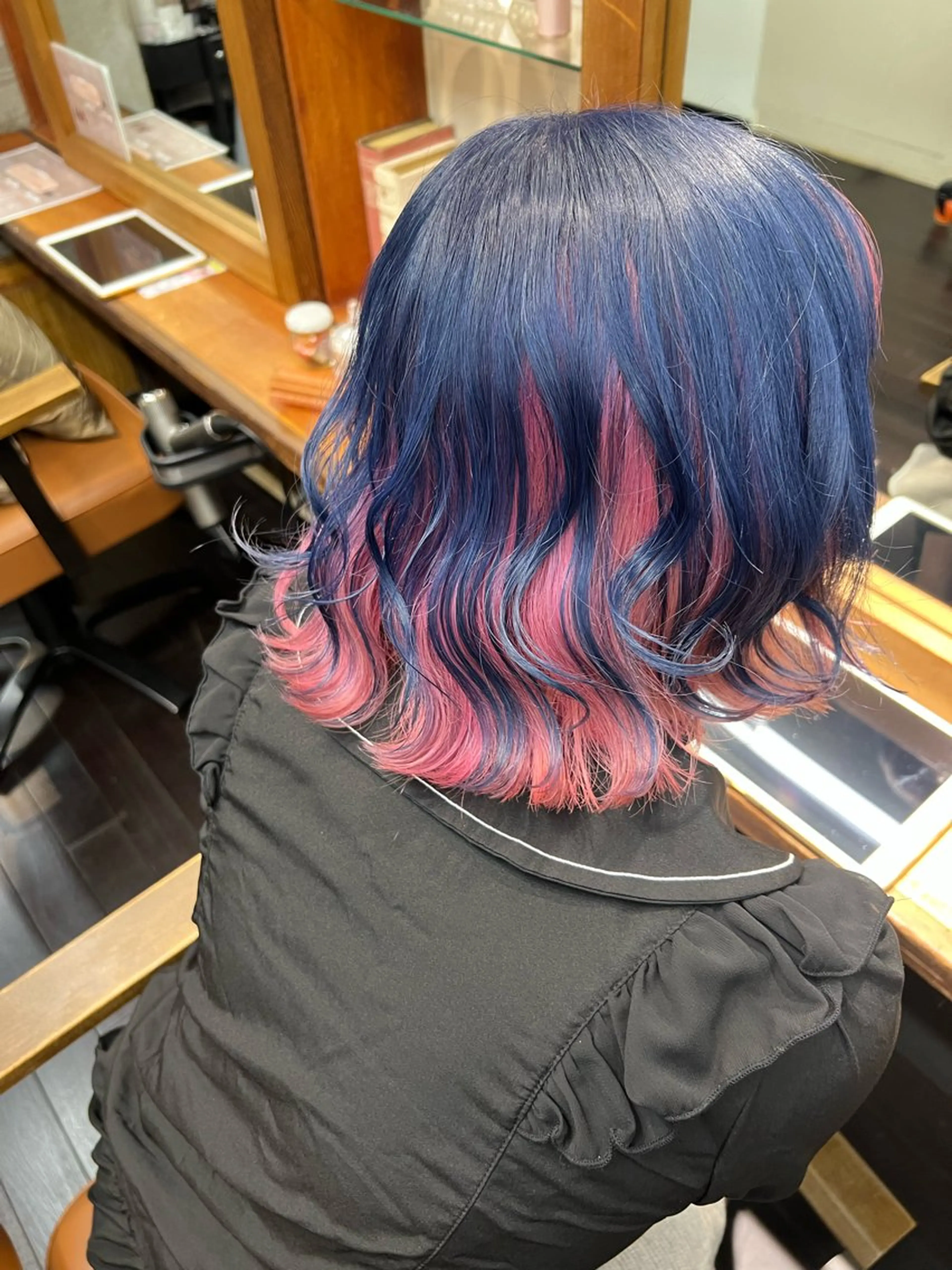 ショート カラー ブリーチ インナーカラー ネイビーカラー ピンクカラー ヘアカラー 土田かほ/当日可🎀 透明感カラー🍃のヘアスタイル