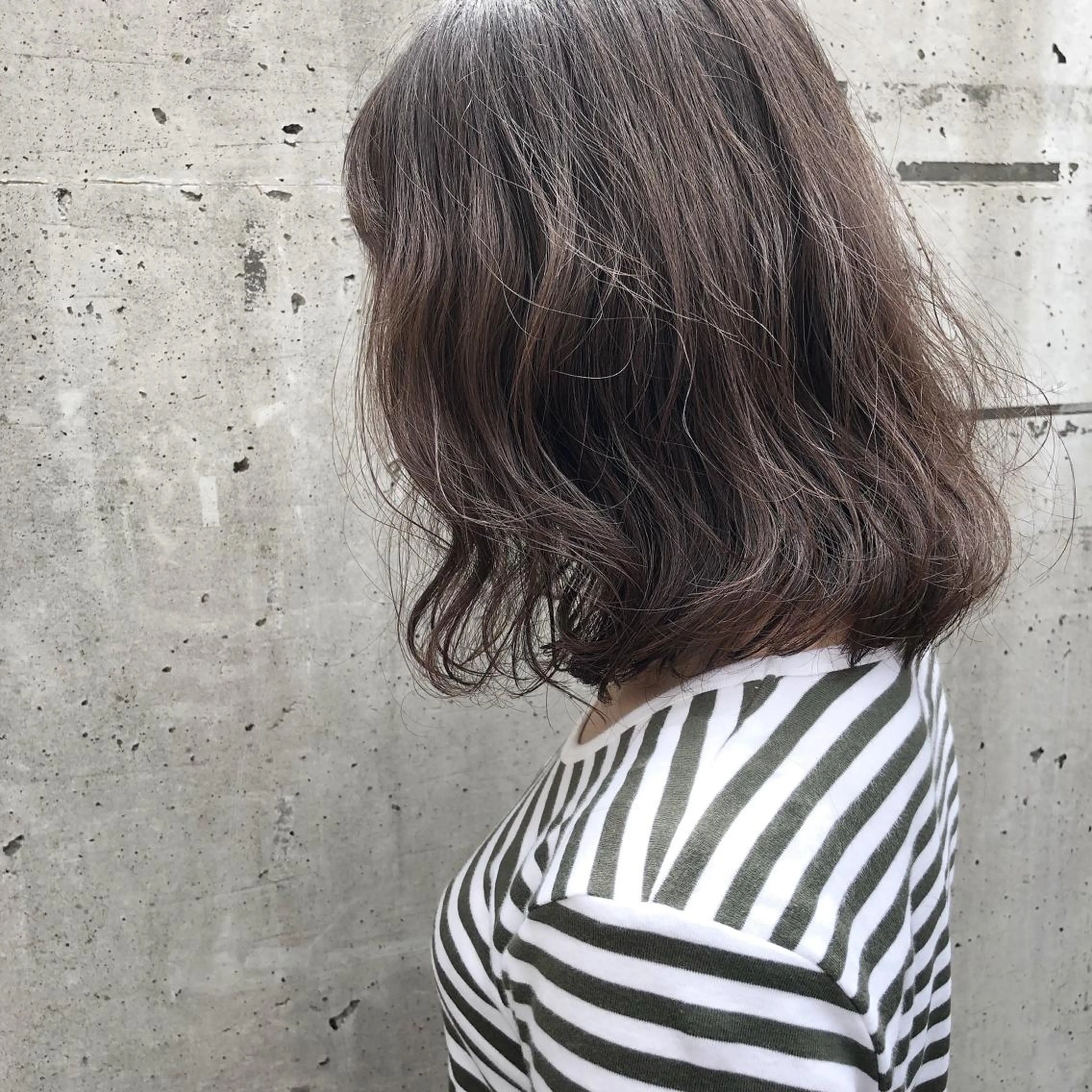 ミディアム パーマ 横山 莉奈のヘアスタイル