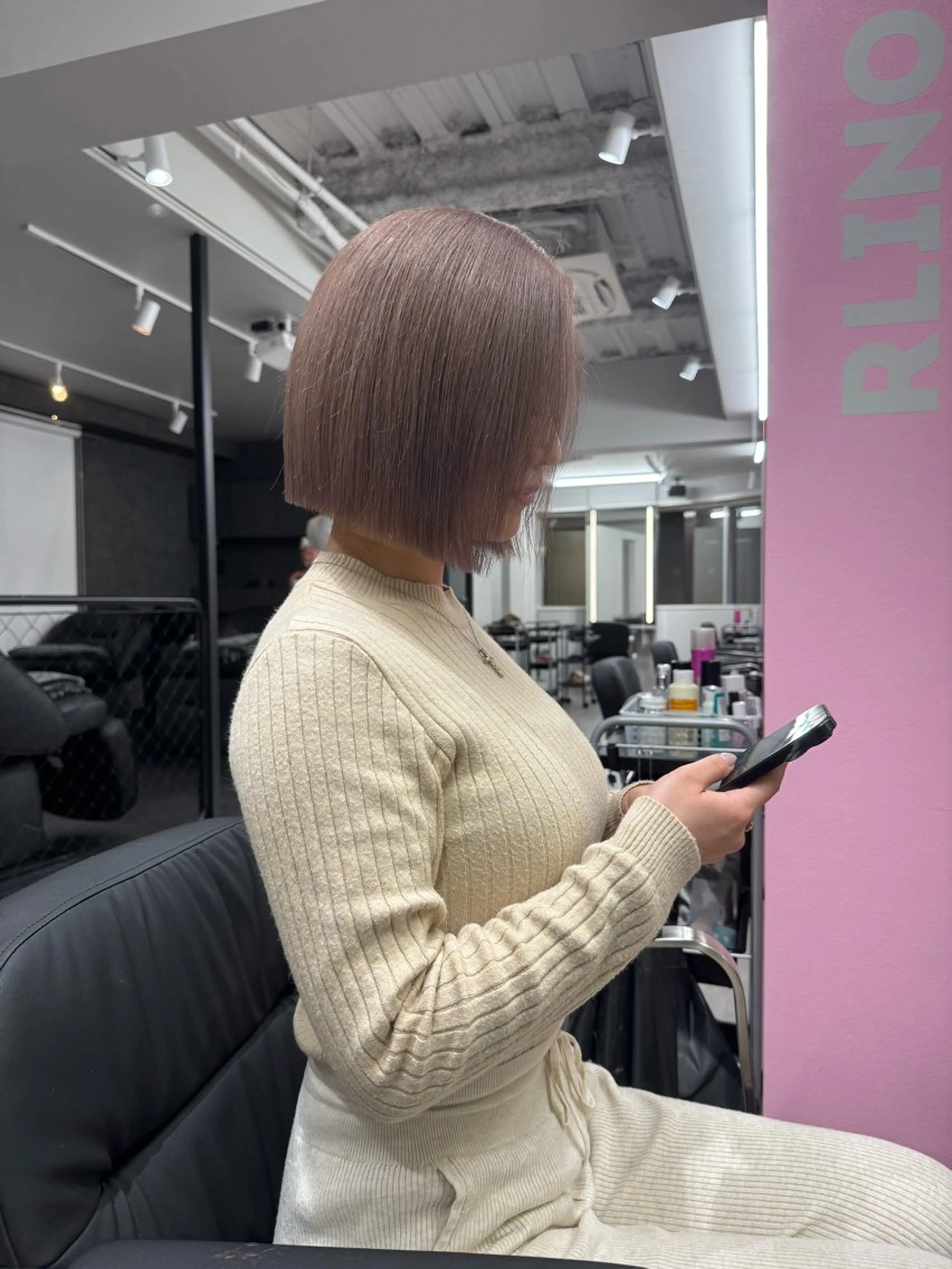 ショート ボブ カット ヘアカラー トリートメント Rlino所属・ﾊｲﾗｲﾄ/ﾚｲﾔｰ ｶｯﾄ/大嶽謙のヘアスタイル