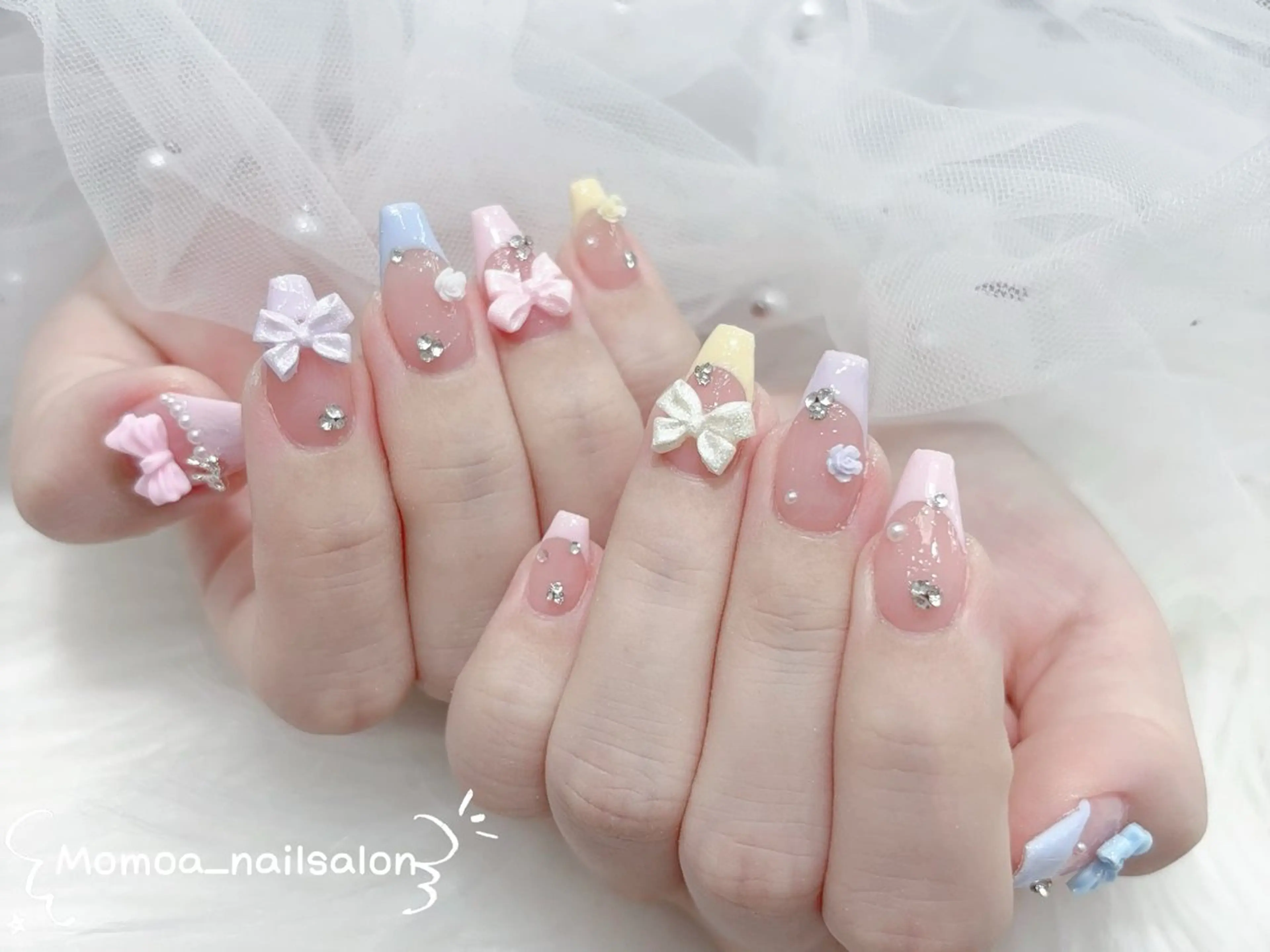 ネイル キラキラネイル 韓国ネイル スカルプネイル ハンドネイル Momoa nail salon所属・MoMoA Nail ネイル長さ出し専門店のネイルデザイン