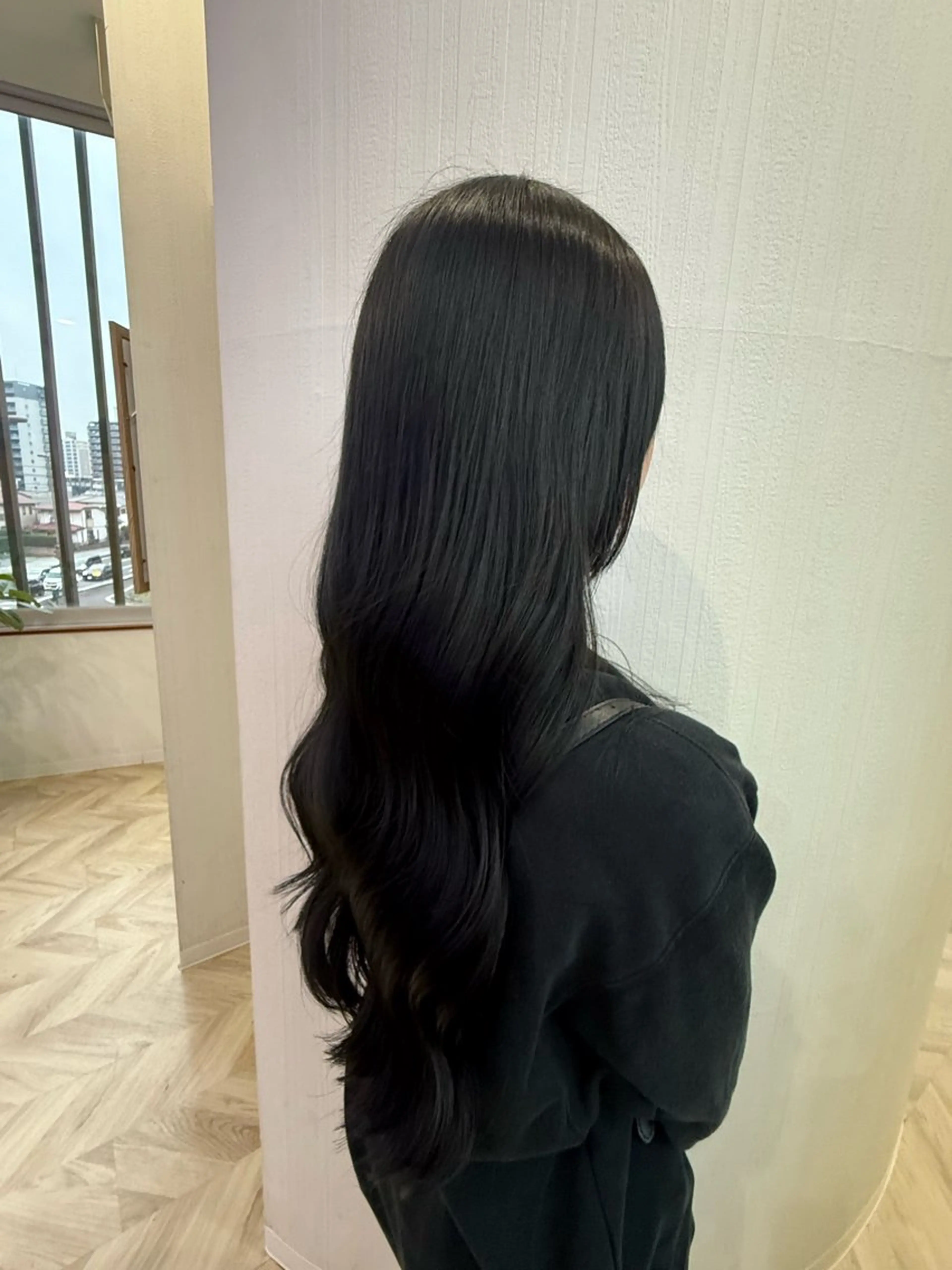 カラー 黒髪 ブルーカラー ブルーブラック 中島 姫翠のヘアスタイル