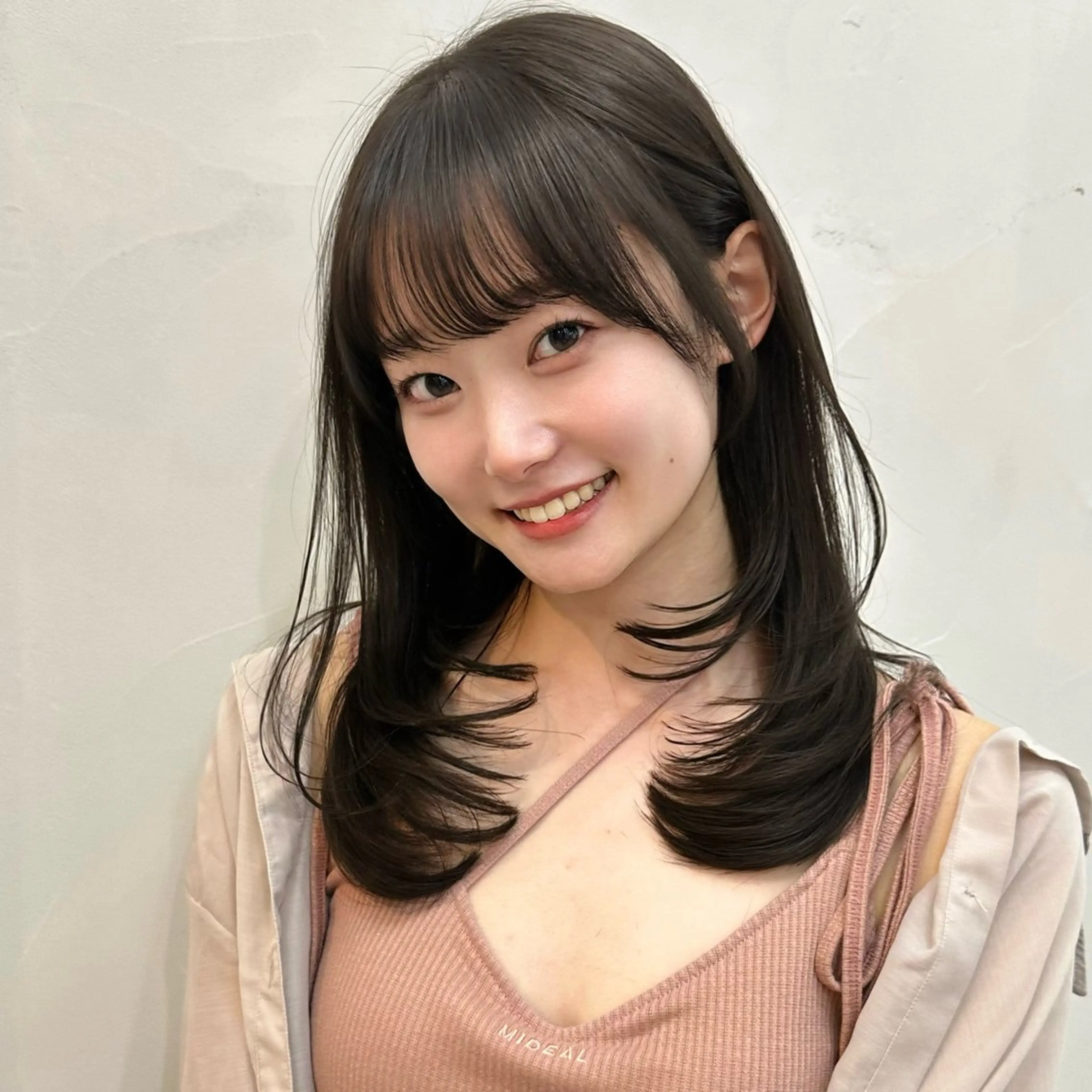 ミディアム カット ヘアカラー トリートメント 🌹ハッシュカット、 レイヤー韓国ヘア🌹のヘアスタイル
