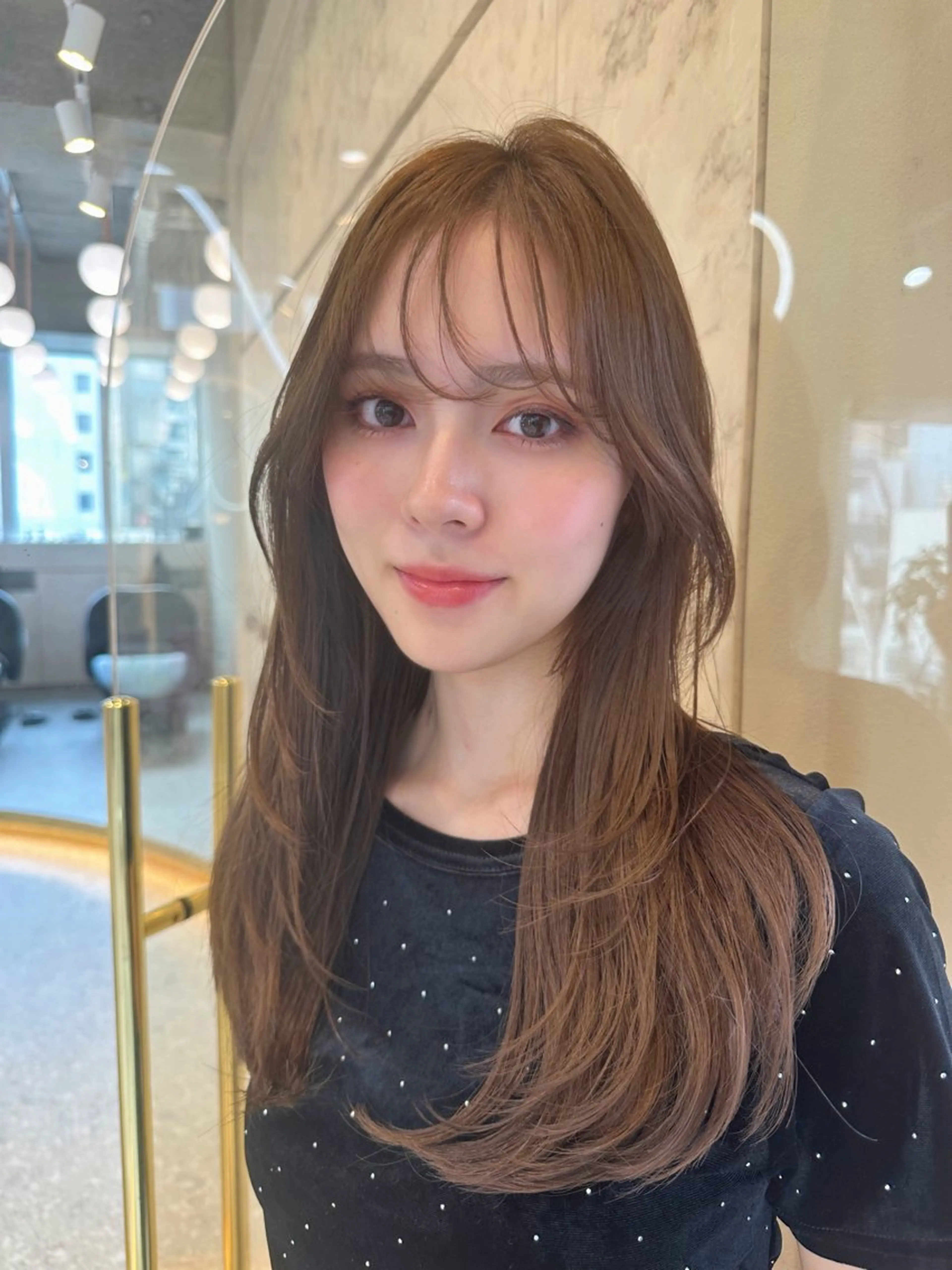 セミロング カット ヘアカラー トリートメント ヘアセット 韓国レイヤー/透明感 カラー/髪質改善角所のヘアスタイル