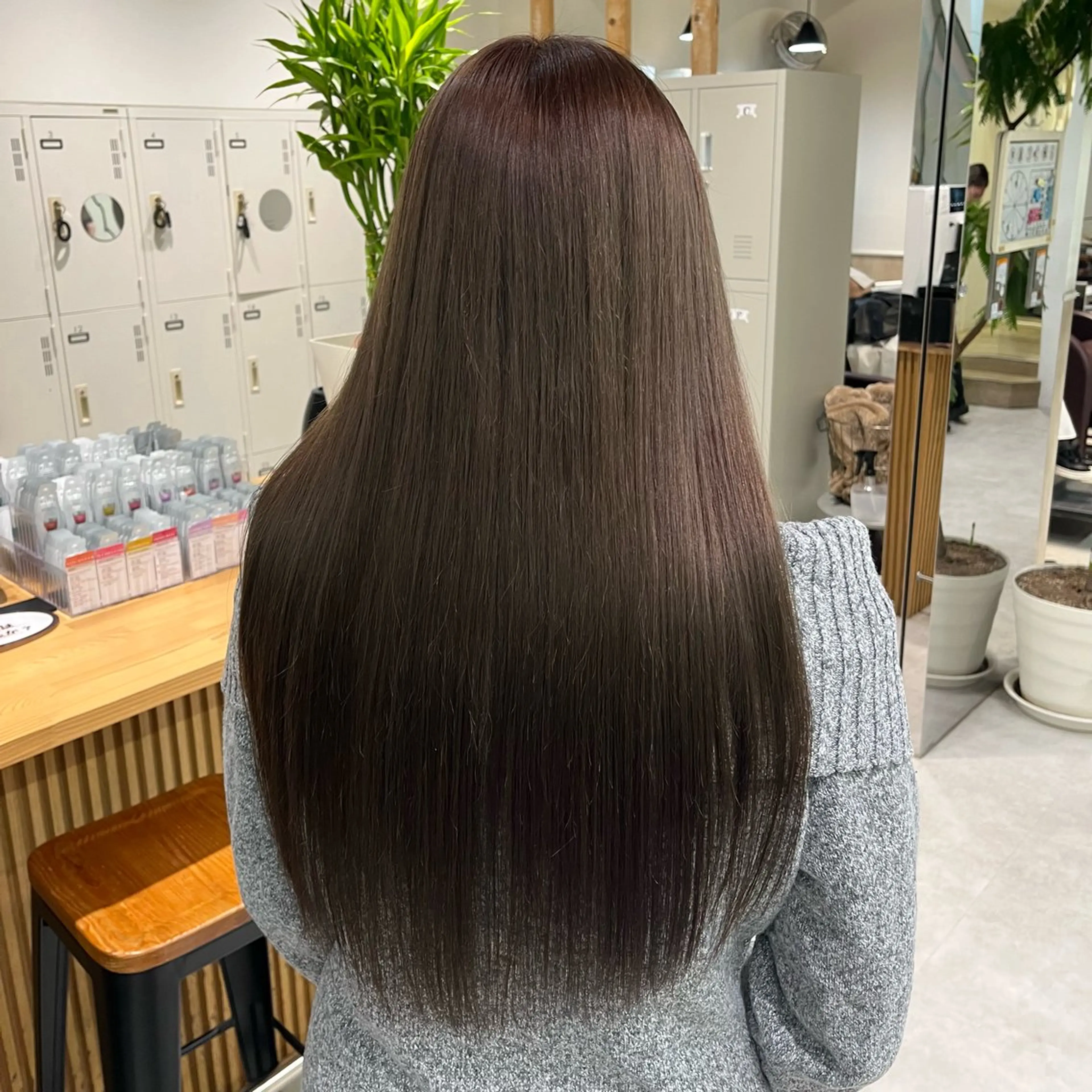 ロング ヘアカラー omocha umiのヘアスタイル