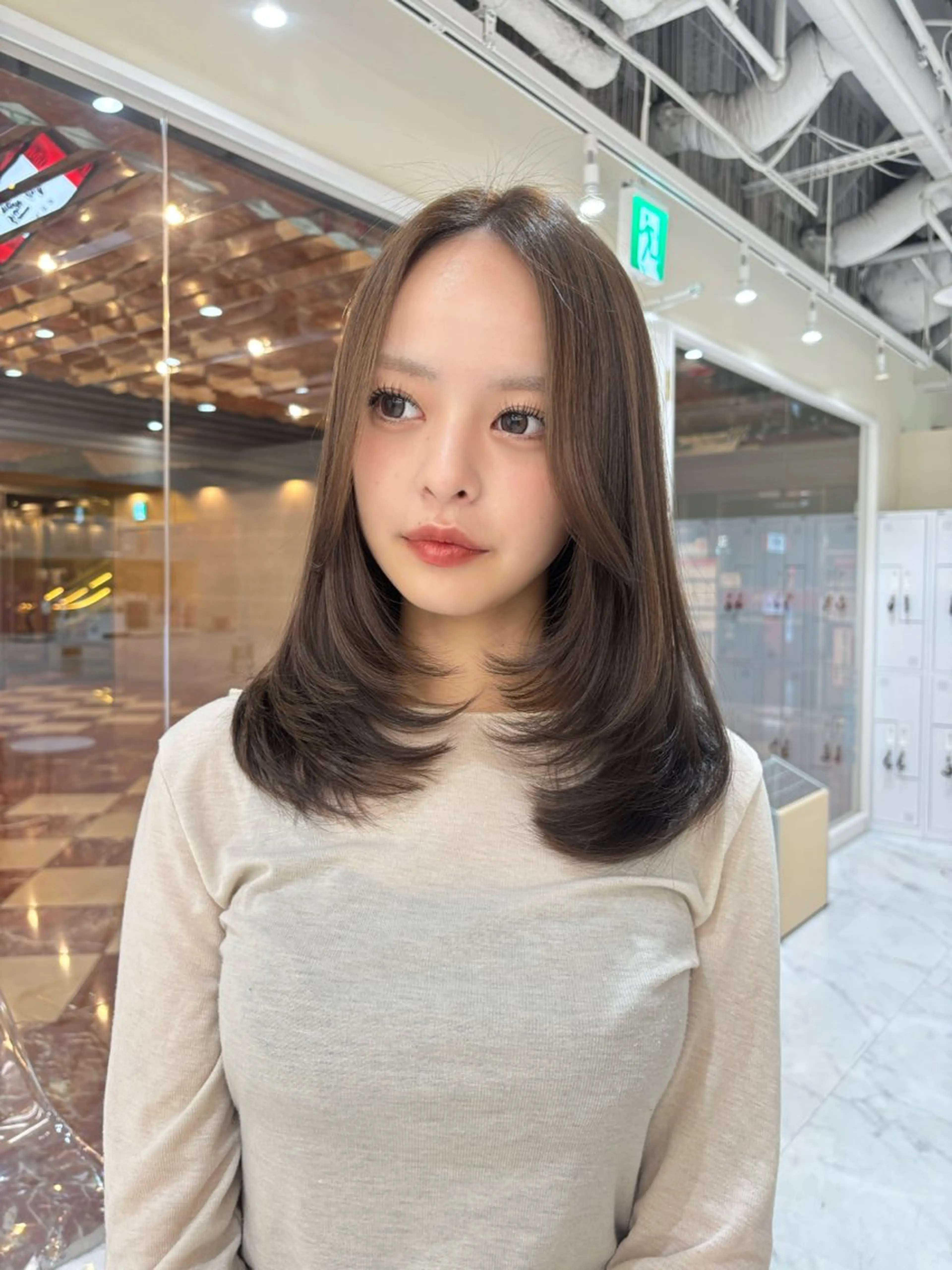 ミディアム カット 透明感カラー/レイヤ ー/momo🎀のヘアスタイル
