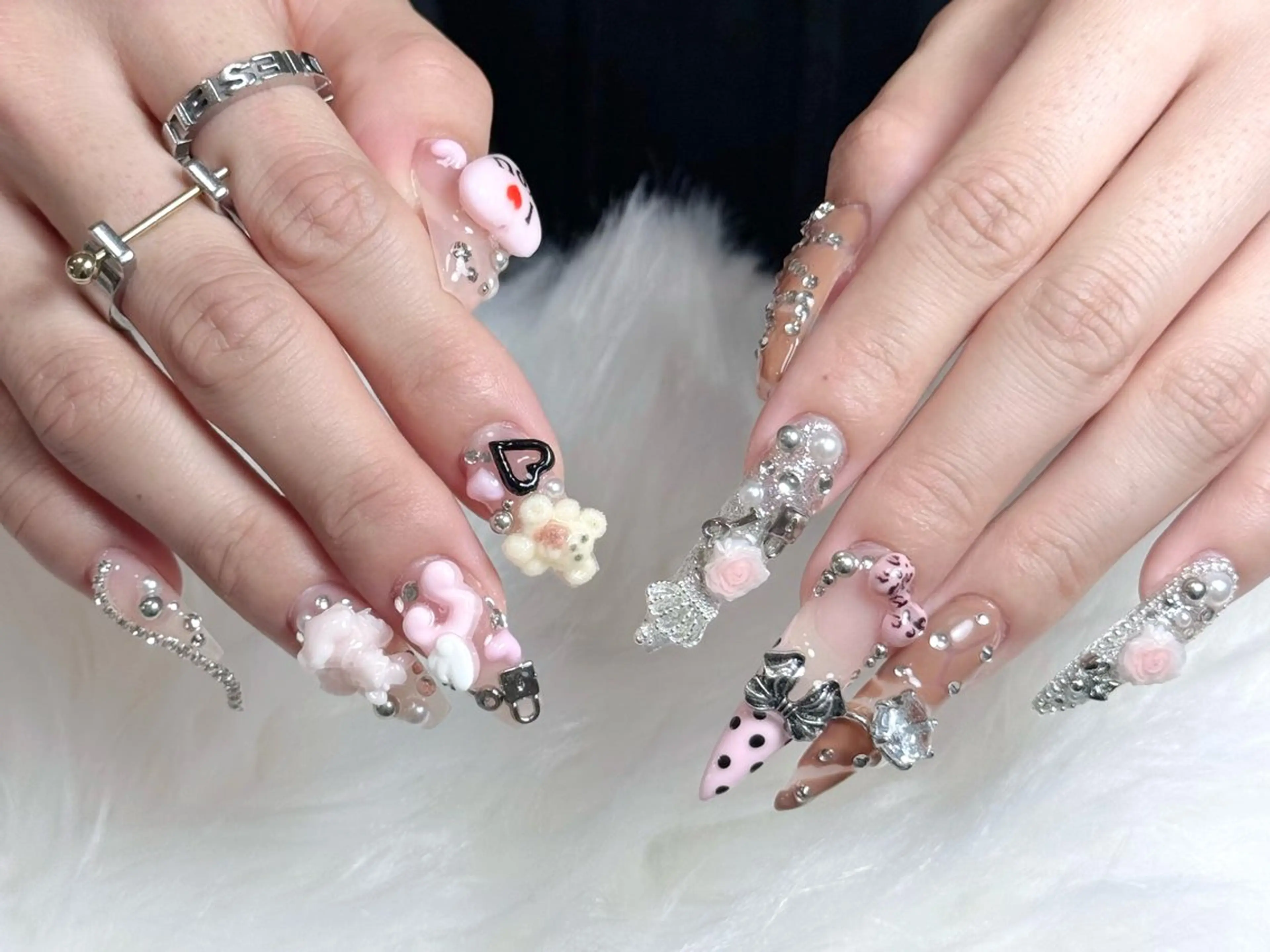 ネイル フレンチネイル ジェルネイル キラキラネイル 韓国ネイル マグネットネイル Julli nail studio所属・Julli NailStudioのネイルデザイン