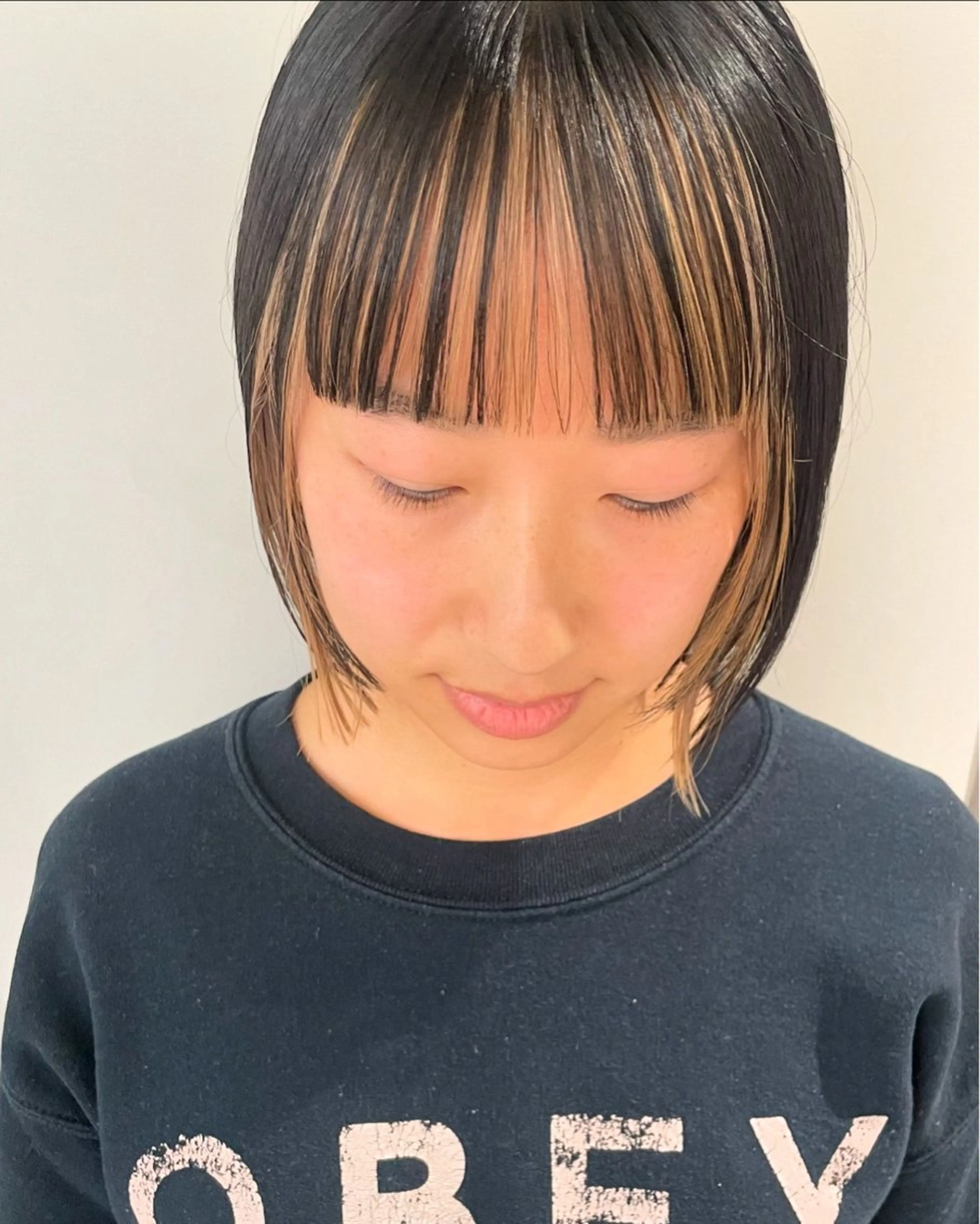 骨格カット+セクションブリーチ+全体カラー(ケアブリーチ、インナーカラー、部分カラー、グラデーション)の写真