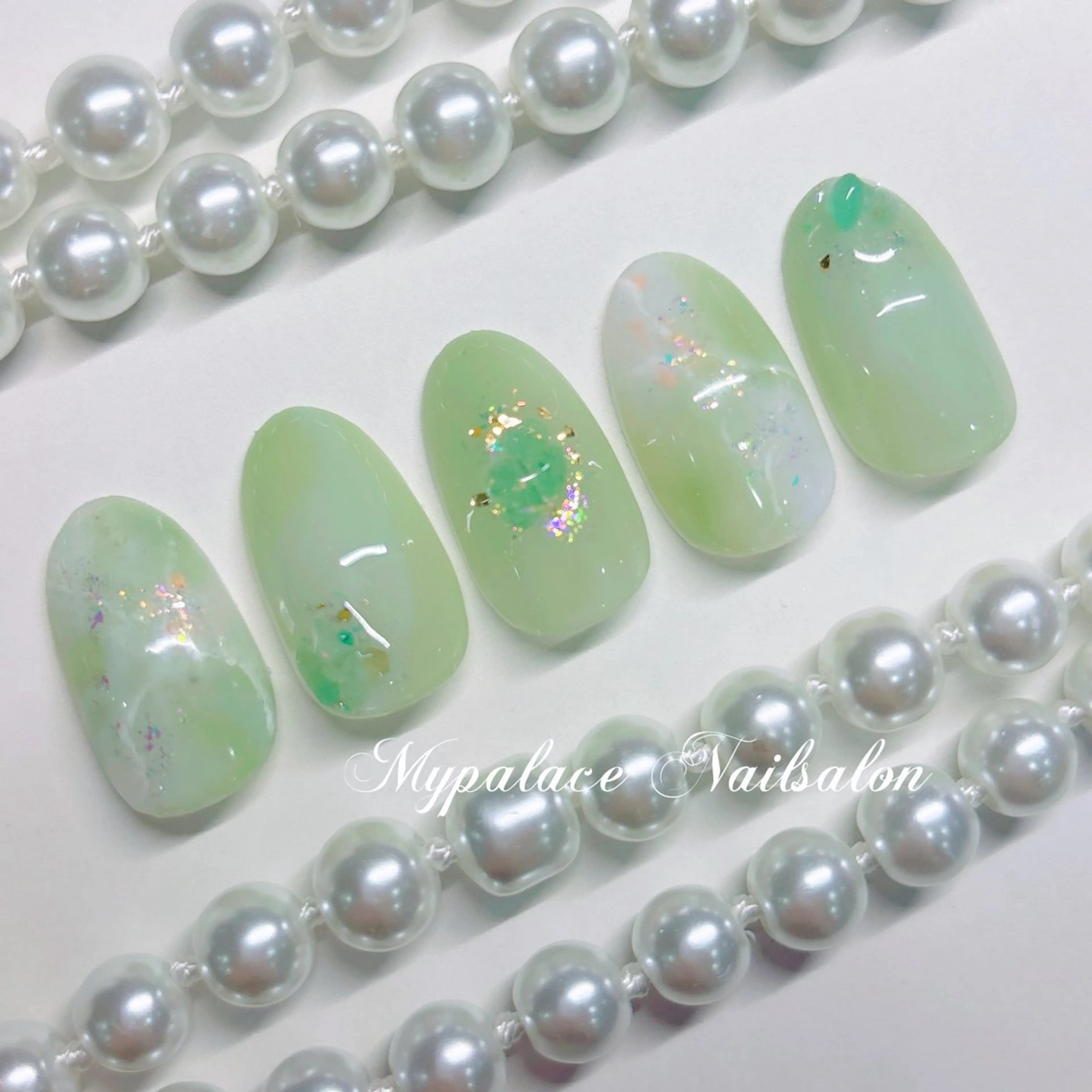ネイル アートネイル グリーン ニュアンスネイル ハンドネイル Yuis Nailスカルプ専門のネイルデザイン