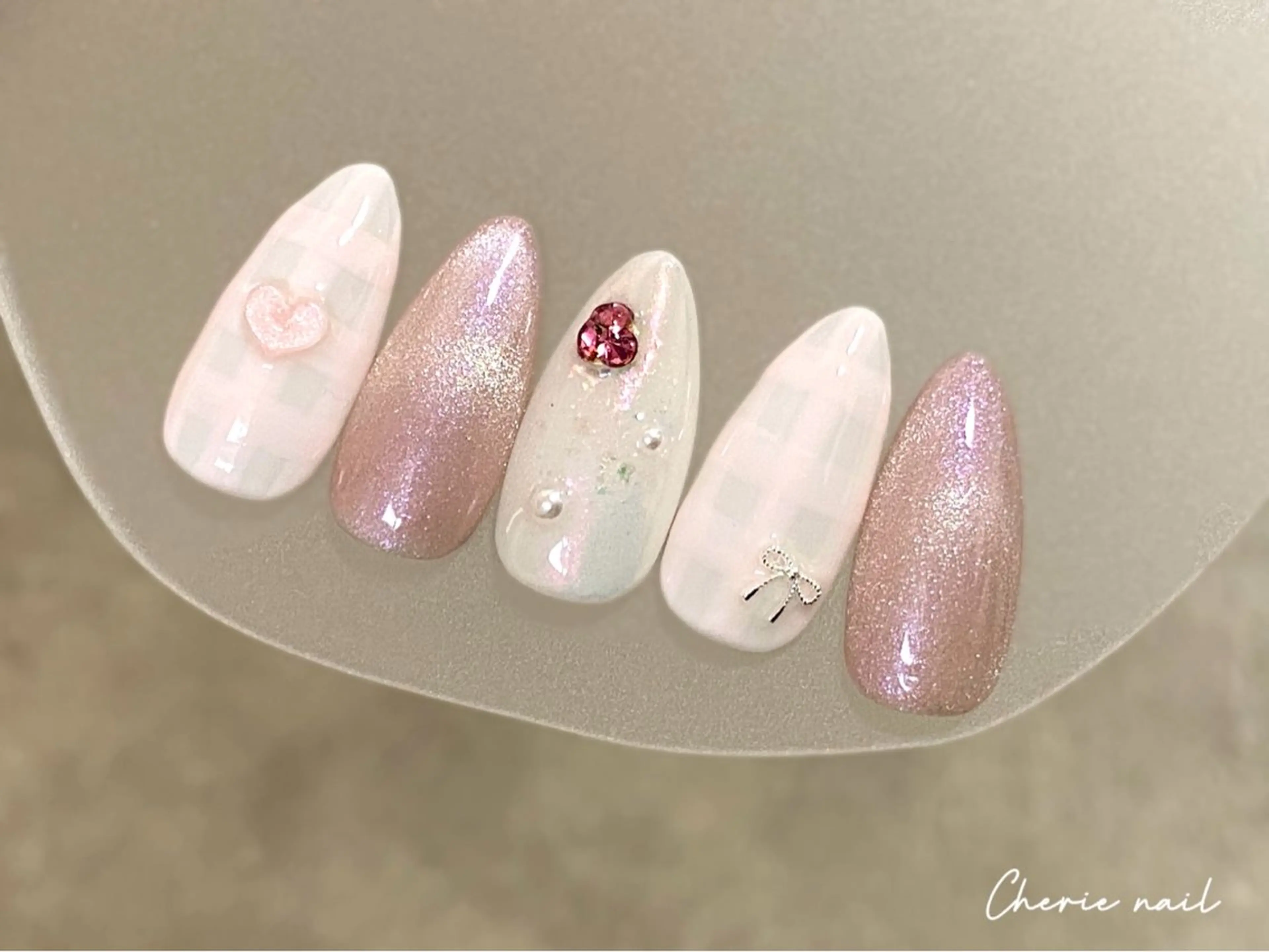 ネイル オーロラネイル ジェルネイル マグネットネイル パステルネイル ピンク ハンドネイル Cherienail yunaのネイルデザイン