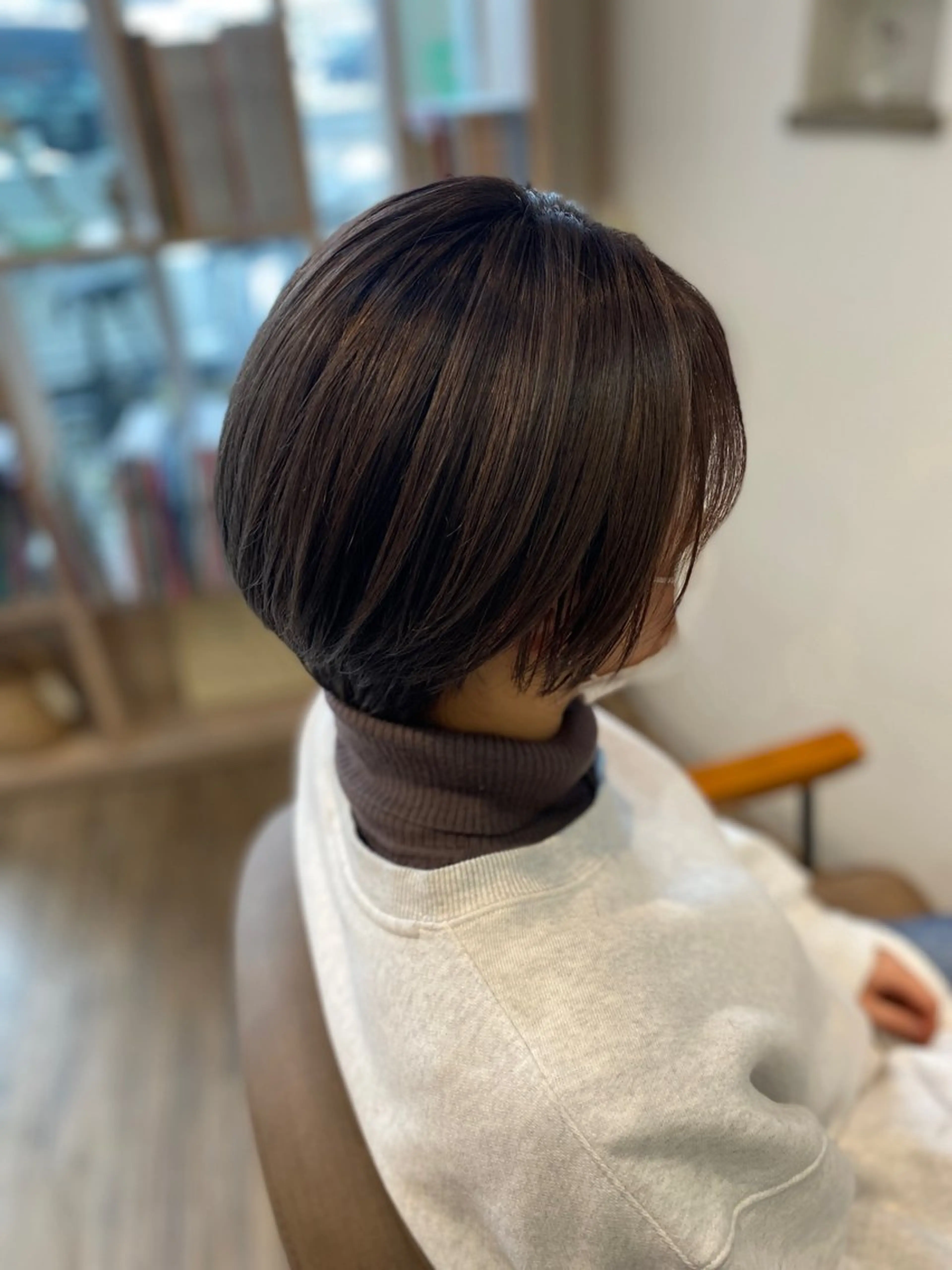 ショート カラー 透明感カラー グレージュ 安住 千明のヘアスタイル