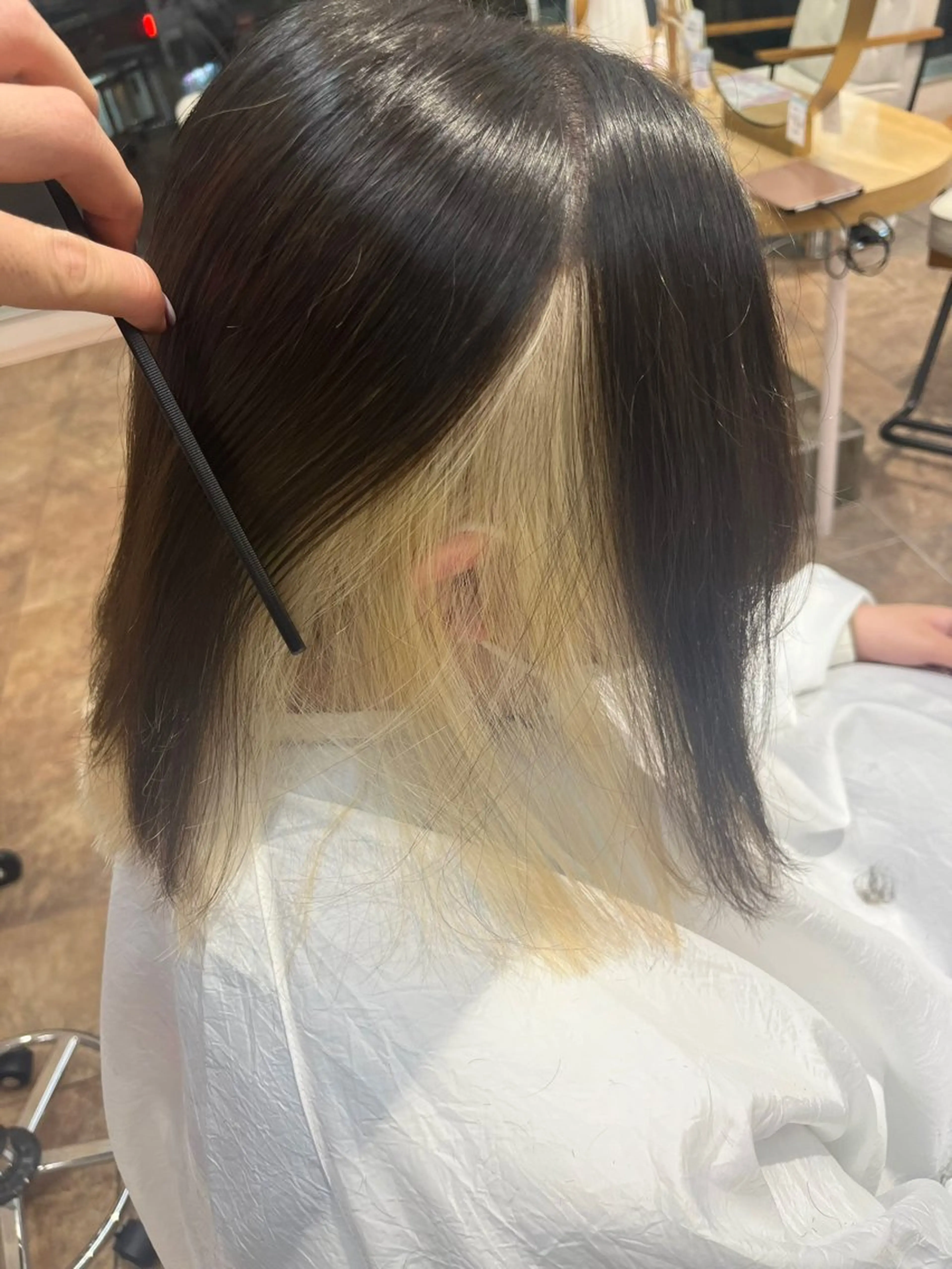 セミロング カラー ブリーチ インナーカラー ヘアカラー トリートメント 北村 優斗のヘアスタイル