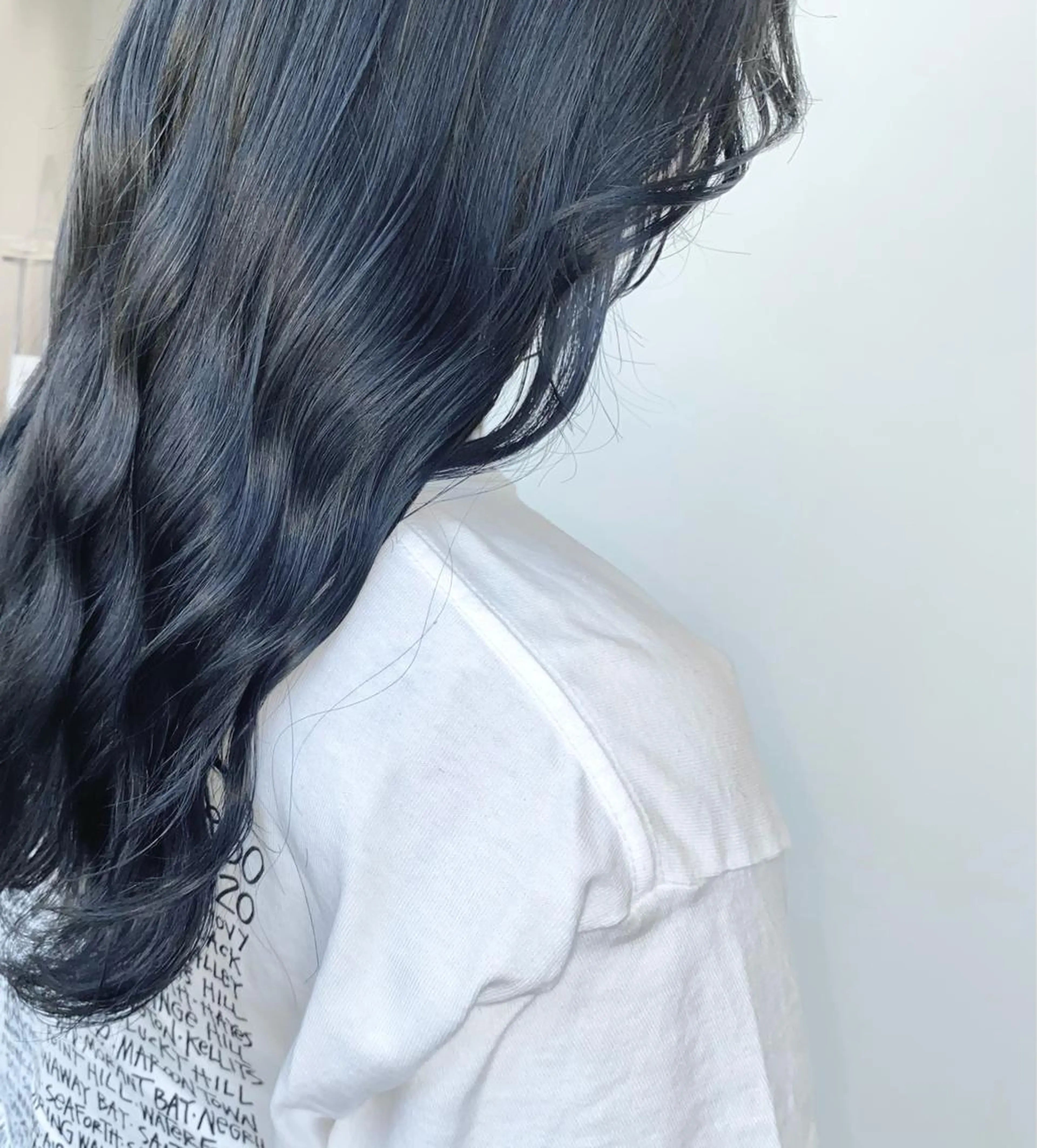 セミロング カット ヘアカラー 大阪ウルフカット ハッシュカットのヘアスタイル