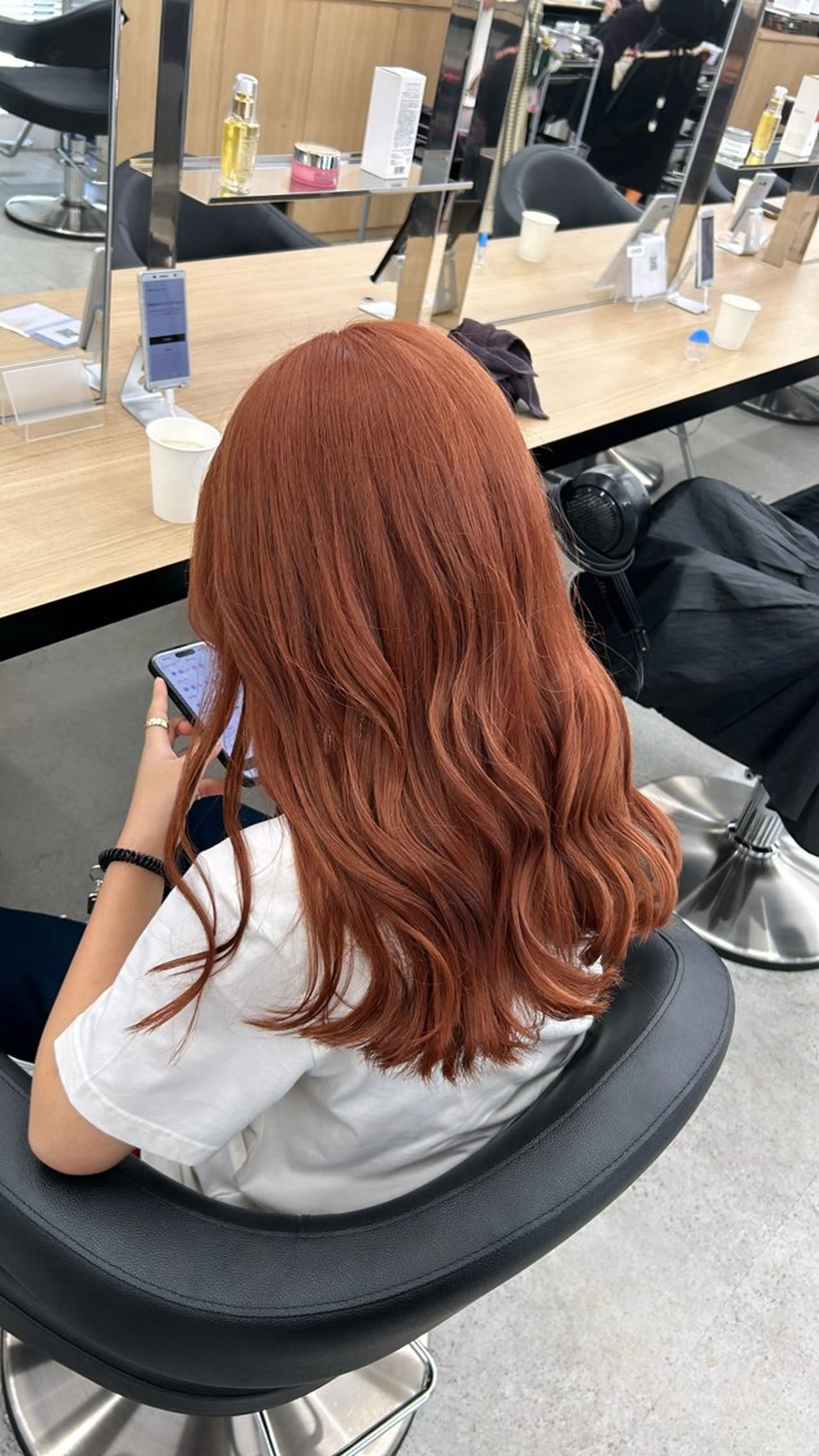 ロング ヘアカラー トリートメント 艶感ミルクティー🤍 色落ち綺麗🤍ともやのヘアスタイル