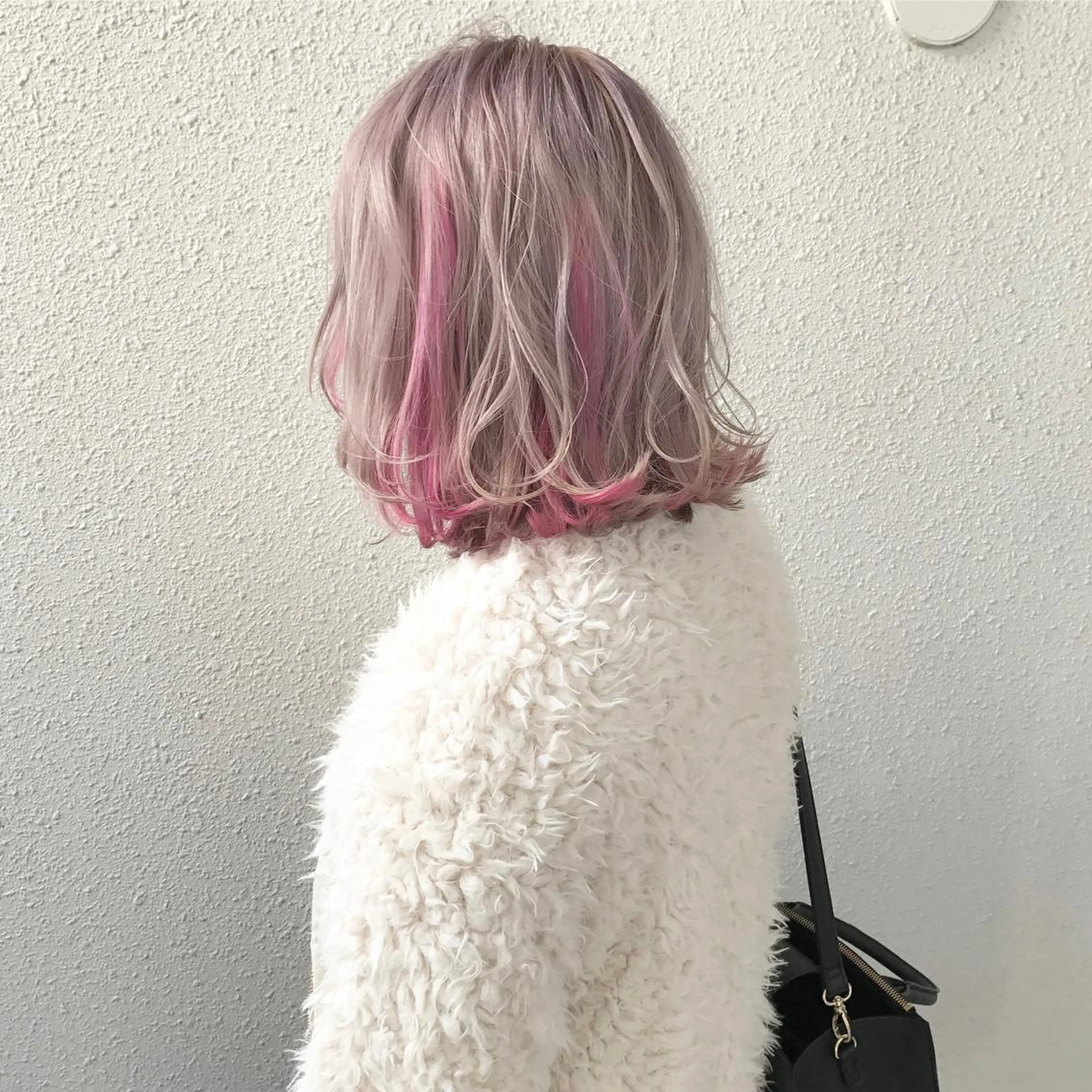セミロング カラー ハイライトカラー ピンクカラー バイオレットカラー ハイライト CHERIEブリーチ ダブルカラー　天神のヘアスタイル