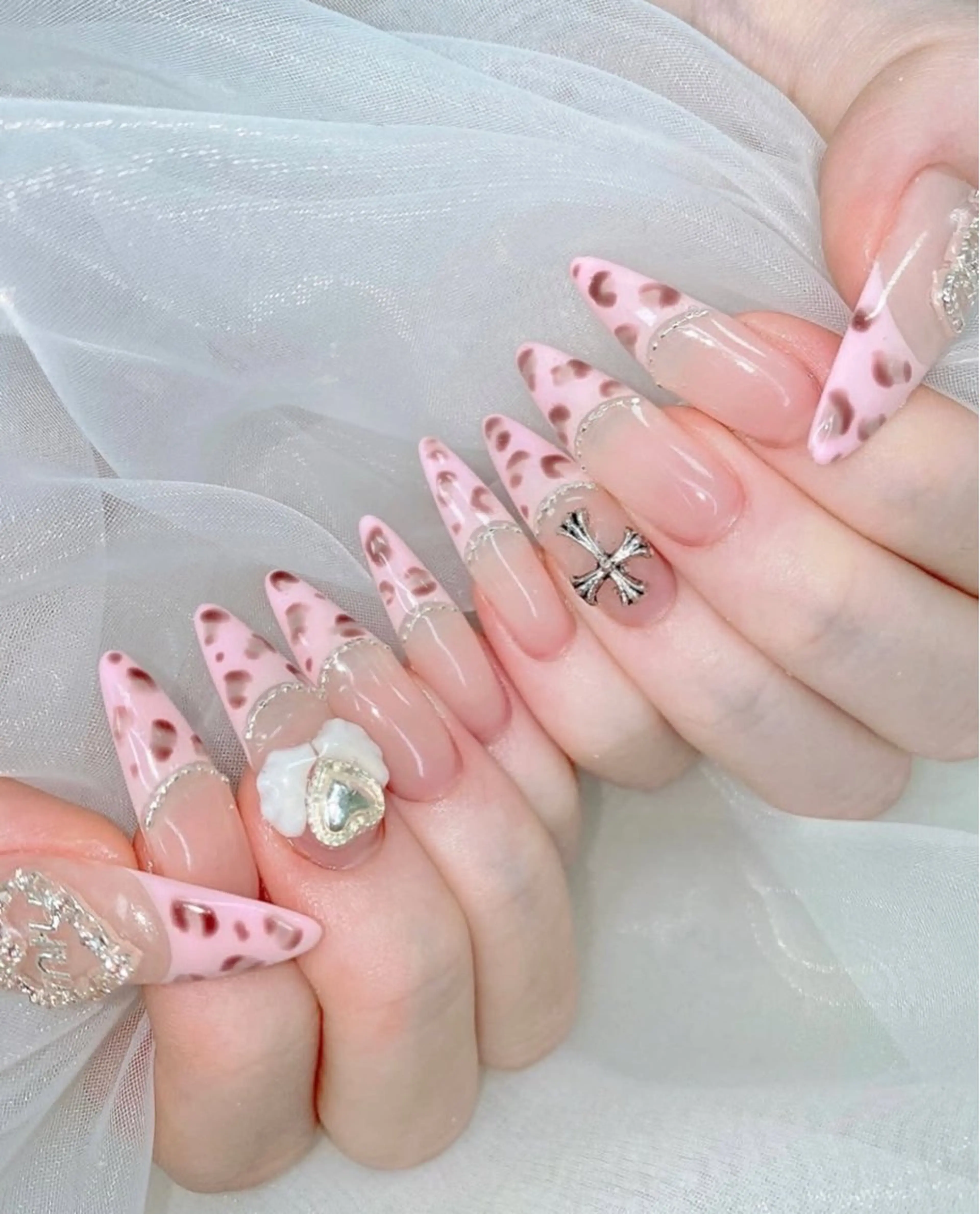 ネイル アニマル柄 オーロラネイル チークネイル フラッシュネイル ジェルネイル ハンドネイル T.A Nail Salonのネイルデザイン