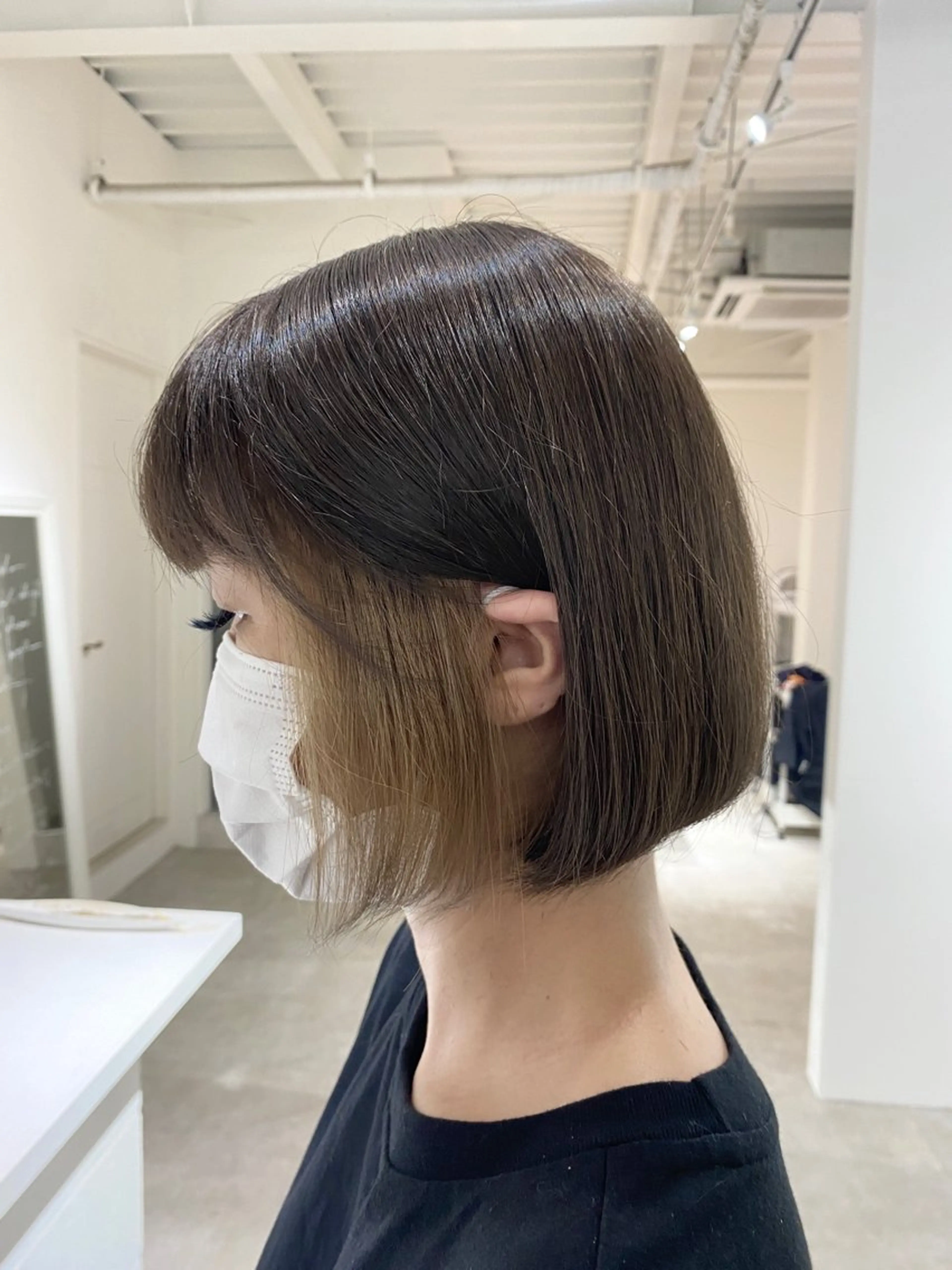 ショート カラー ブリーチ ボブ カット ヘアカラー 鳴海 稜真のヘアスタイル